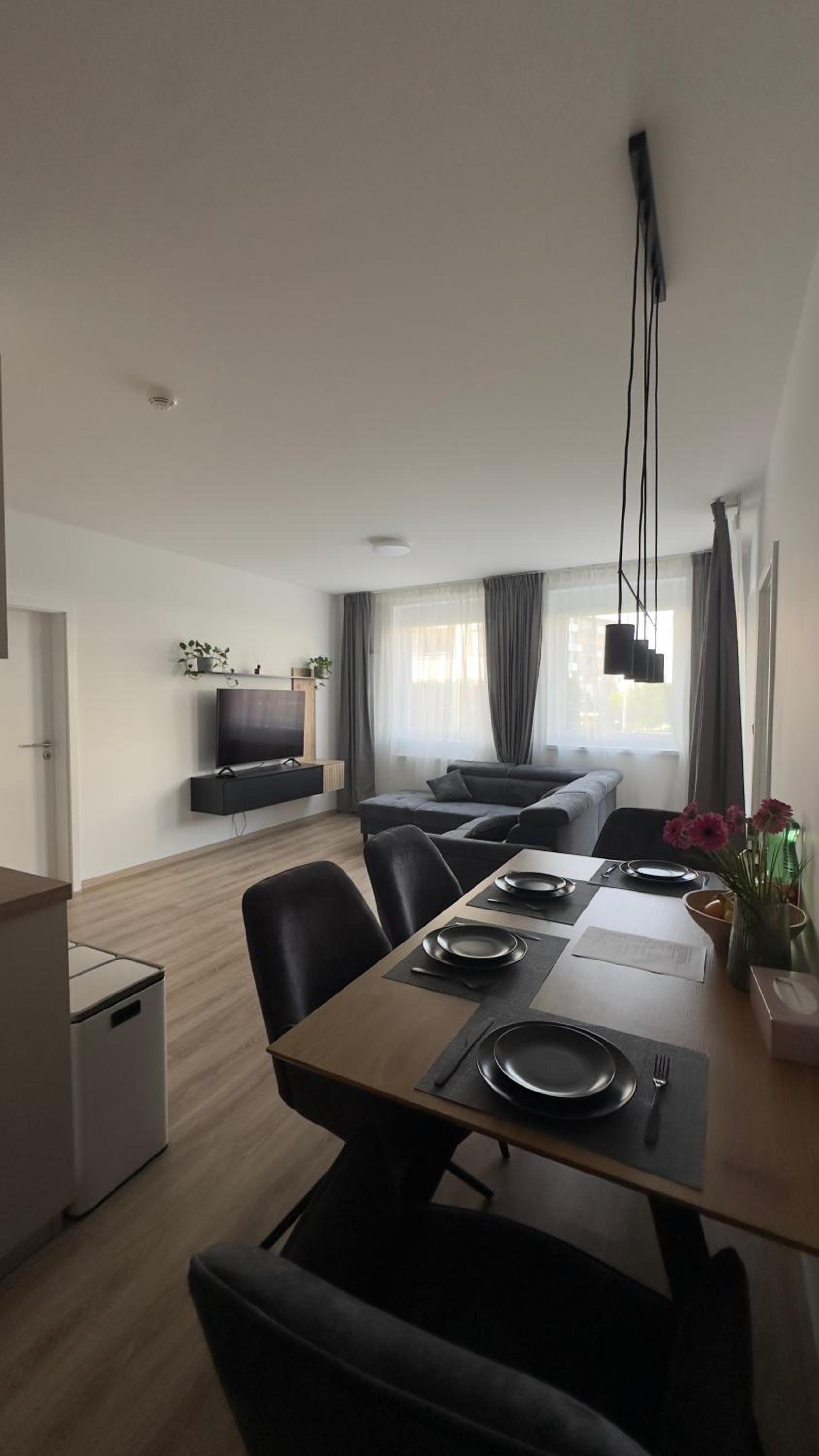 Magnolia Terrace Apart - FREE PARKING, Family & Sport Friendly Area