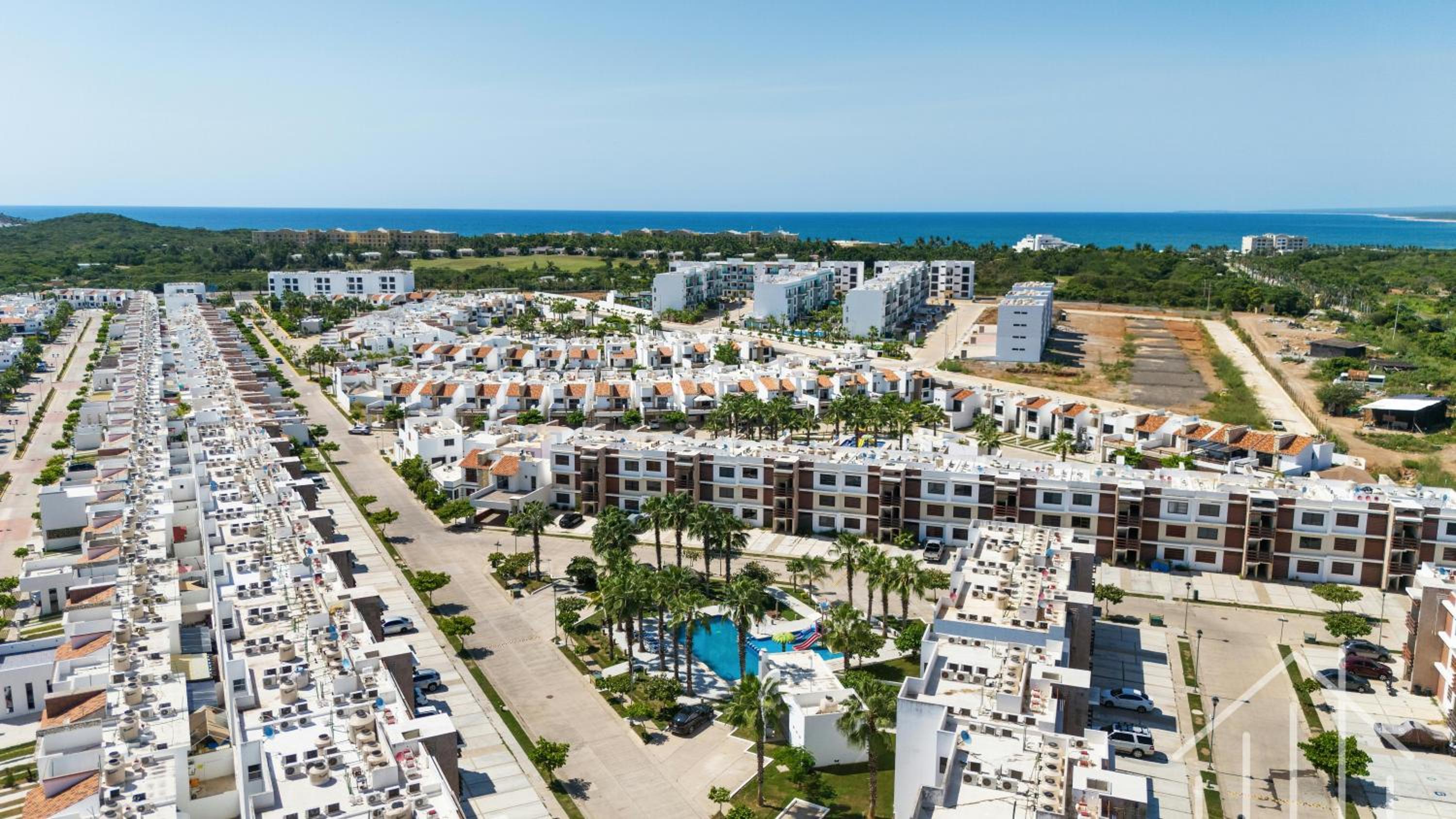 Promo-Pool-Sleep 6-Near Beach Water Park-Gated