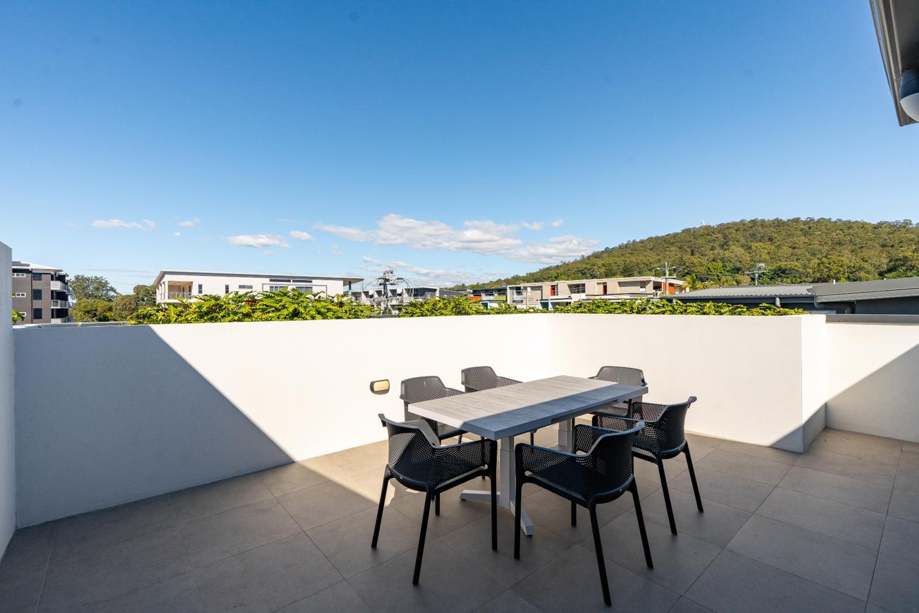 Spacious 3BR Hilltop Retreat with Views, Parking, EV Friendly