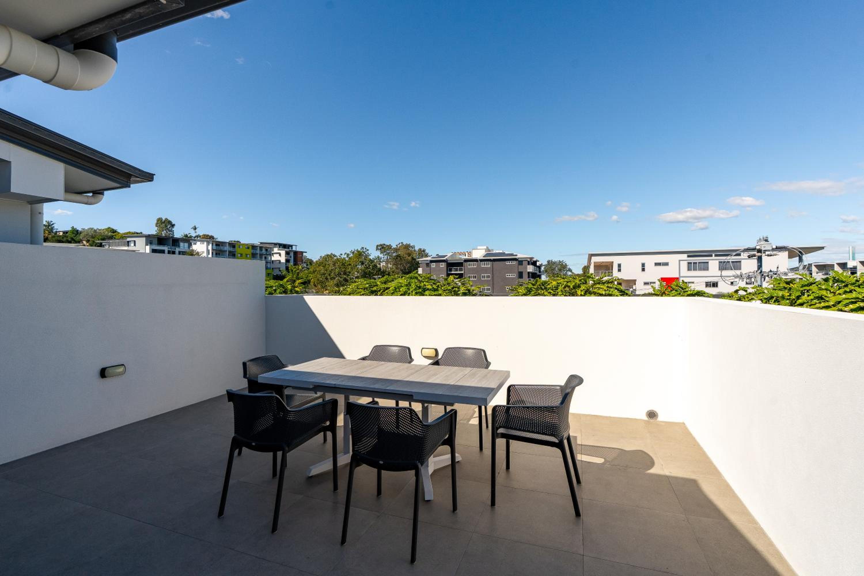 Spacious 3BR Hilltop Retreat with Views, Parking, EV Friendly