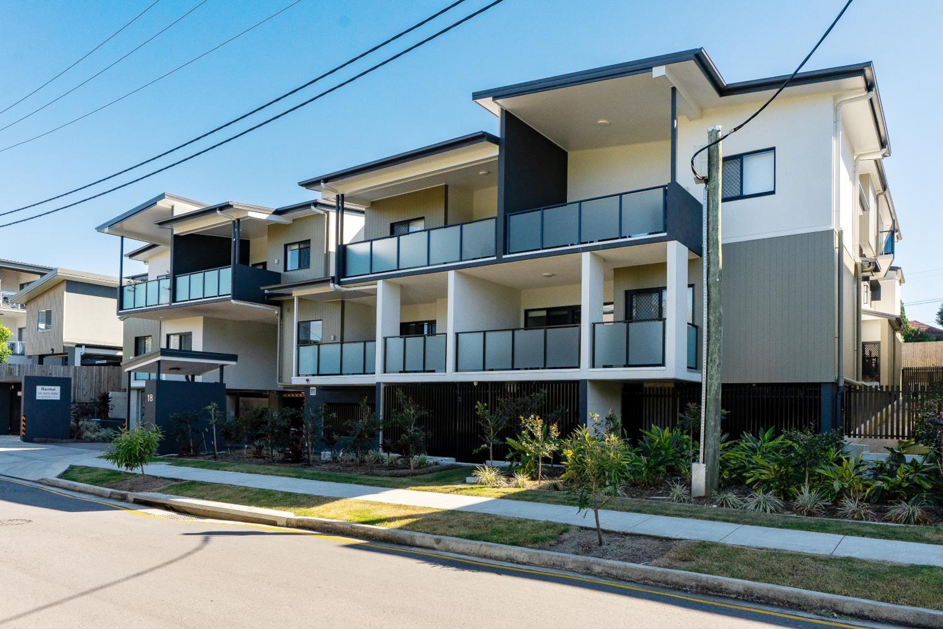 Spacious 3BR Hilltop Retreat with Views, Parking, EV Friendly