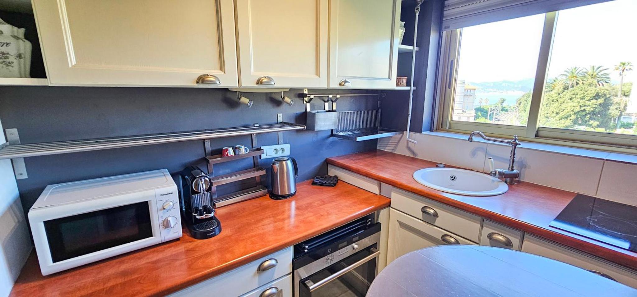 Cannes South of France Apartment near beach, Palais des Festivals and Croisette
