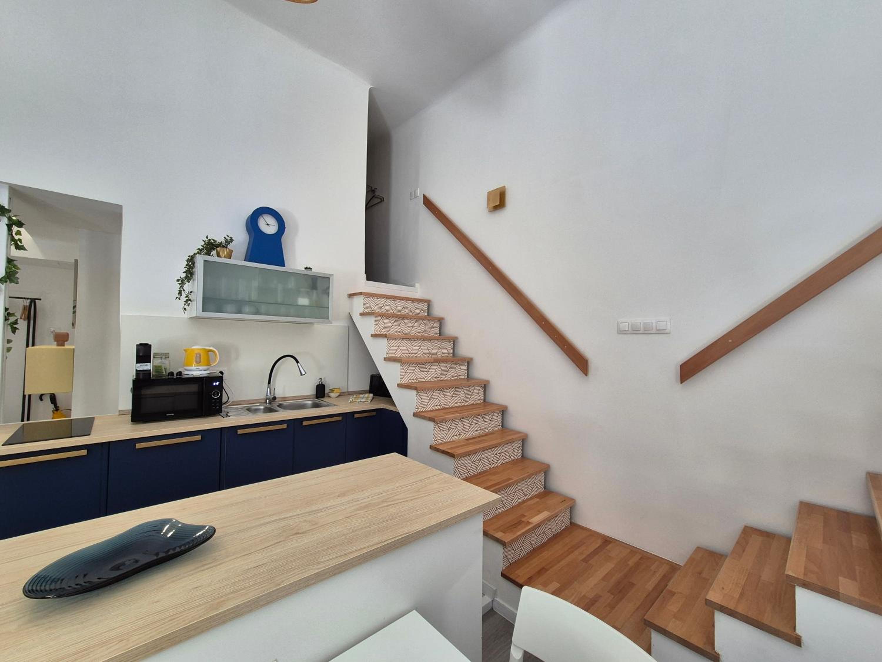 Eden's Golden Gallery Loft