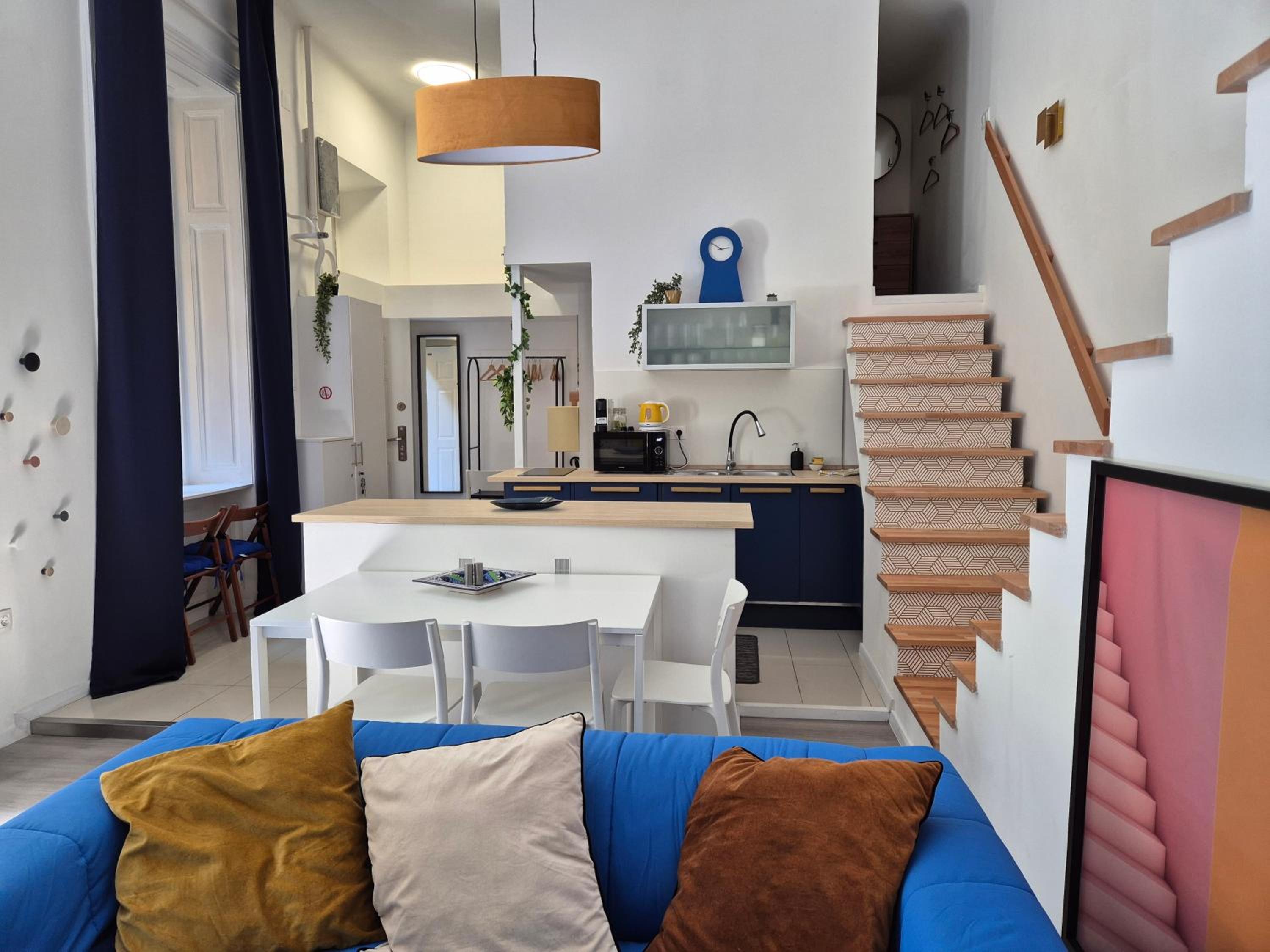 Eden's Golden Gallery Loft