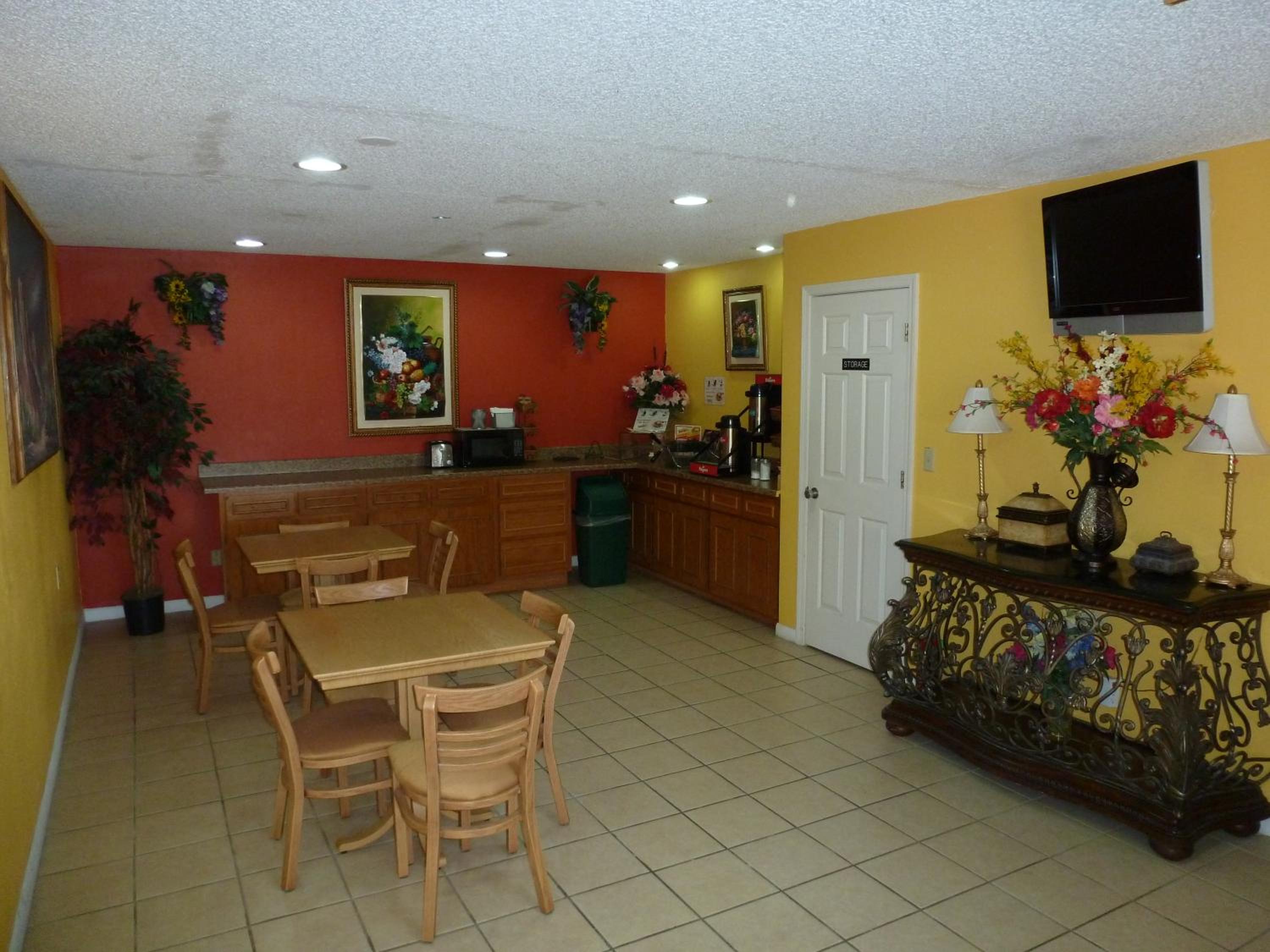 Redwood Inn - White Hall - Property Image 17