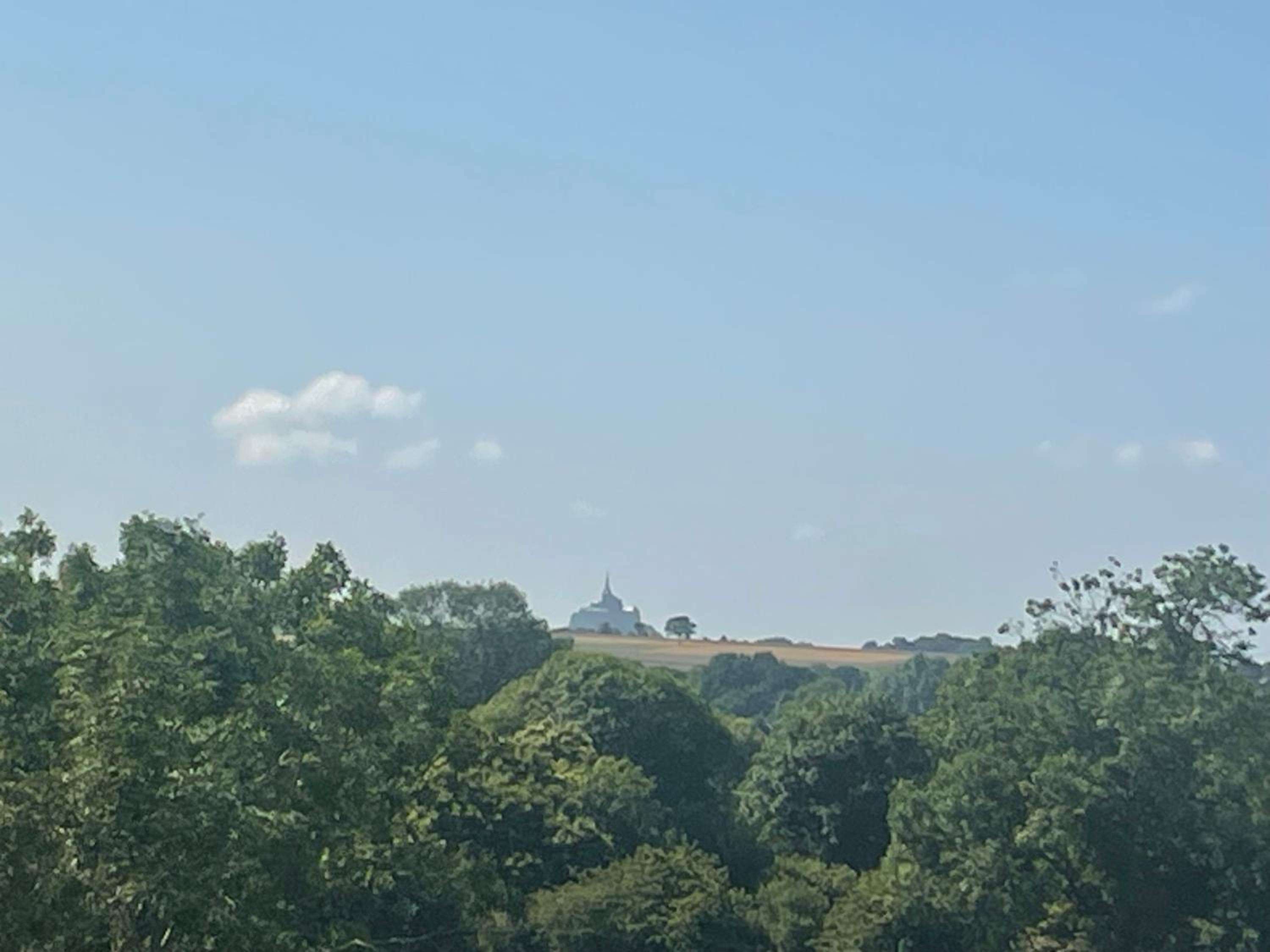 Parenthèse poétique face au Mont-Saint-Michel, entre nature vivante, animaux et petit-déjeuner festin