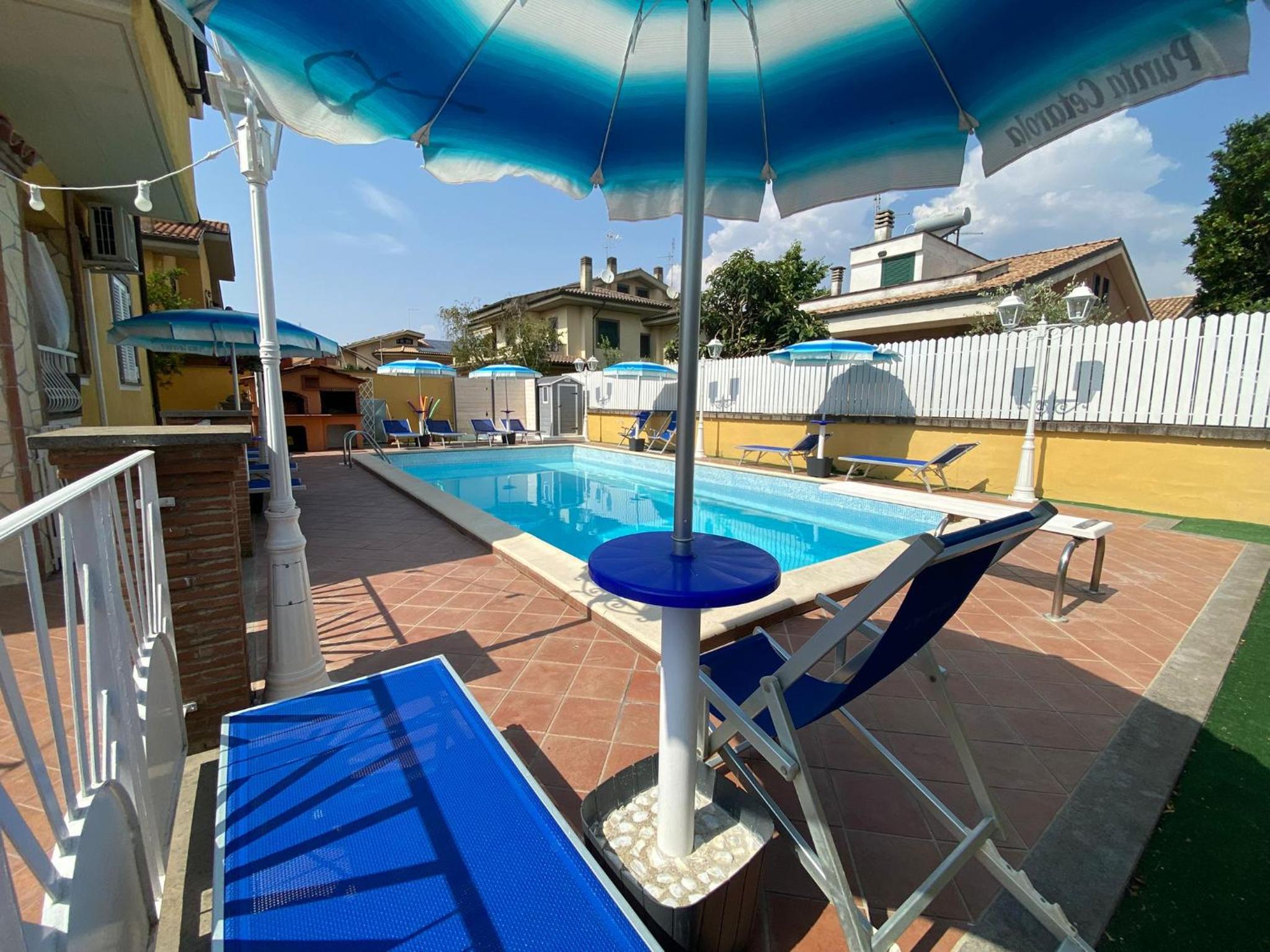 Miu' B&B , Ciampino , Villa con Piscina e Parcheggio Privato