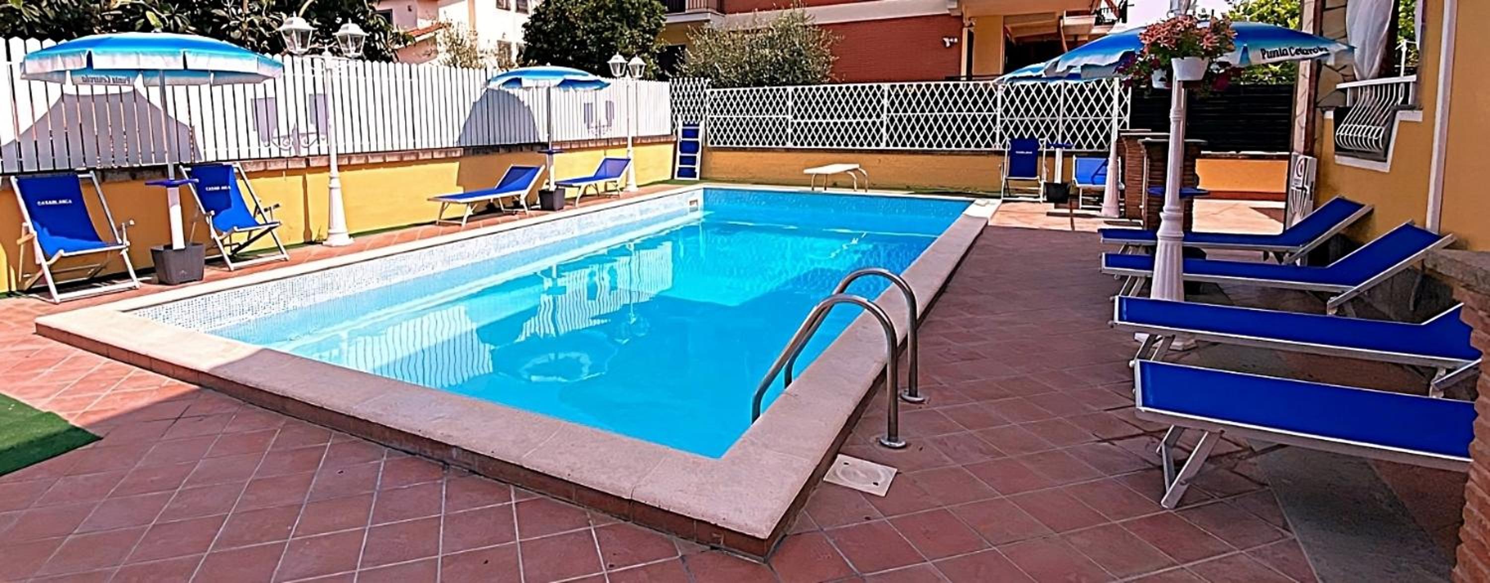 Miu' B&B , Ciampino , Villa con Piscina e Parcheggio Privato