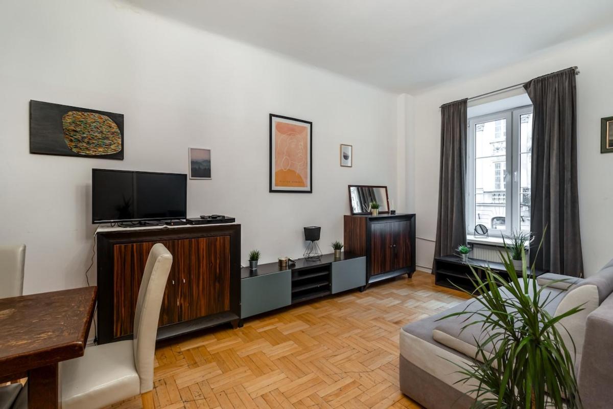 Golden Apartments - Great Location- Warsaw Stays-F14
