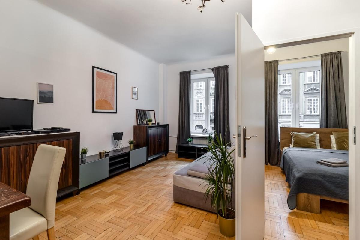 Golden Apartments - Great Location- Warsaw Stays-F14