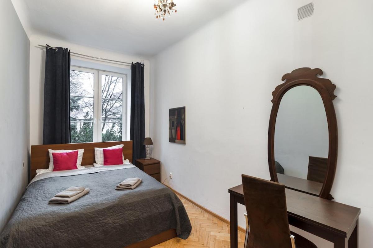 Golden Apartments - Great Location- Warsaw Stays-F14