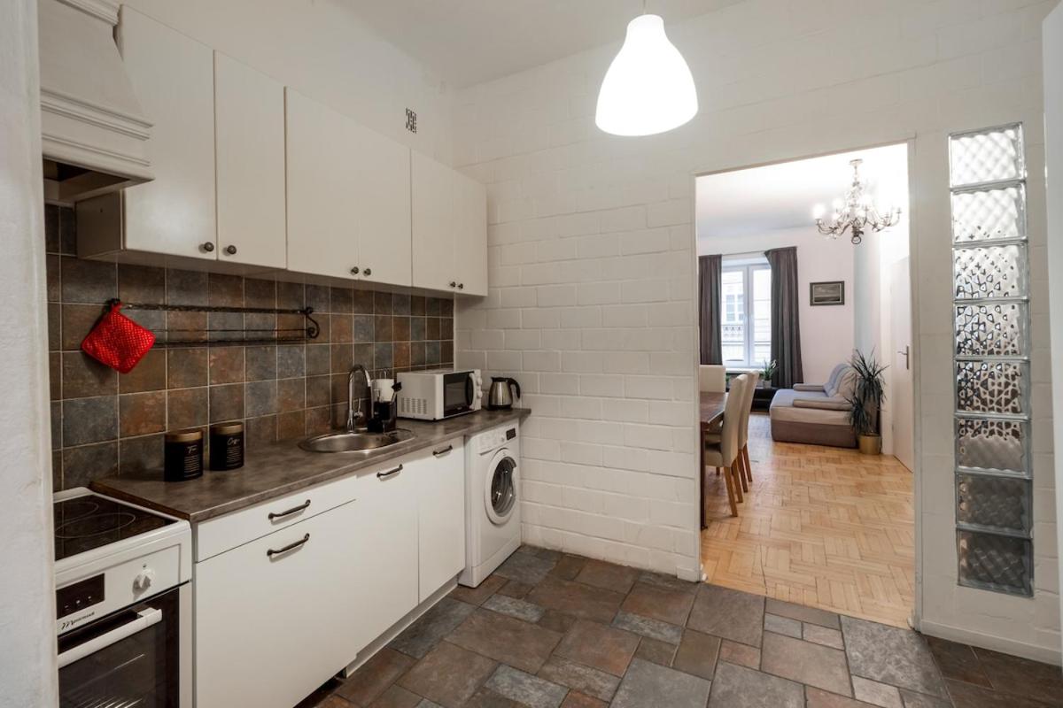 Golden Apartments - Great Location- Warsaw Stays-F14