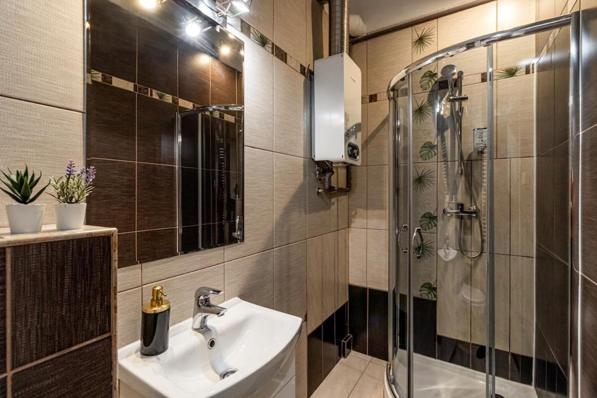 Golden Apartments - Great Location- Warsaw Stays-F14