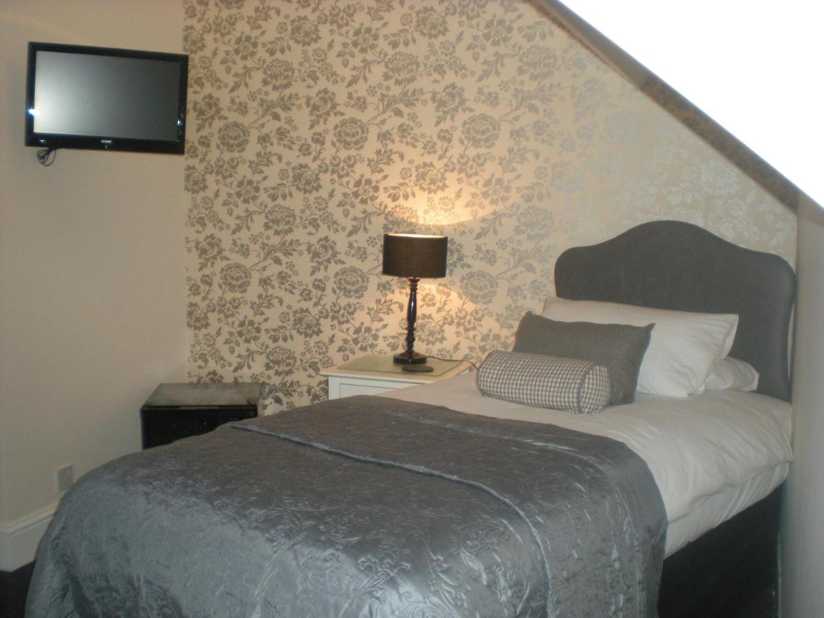 South Shields Vacations - Elmswood Guest House - Property Image 1
