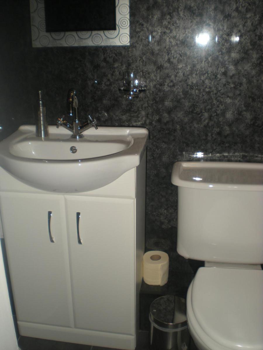 South Shields Vacations - Elmswood Guest House - Property Image 14
