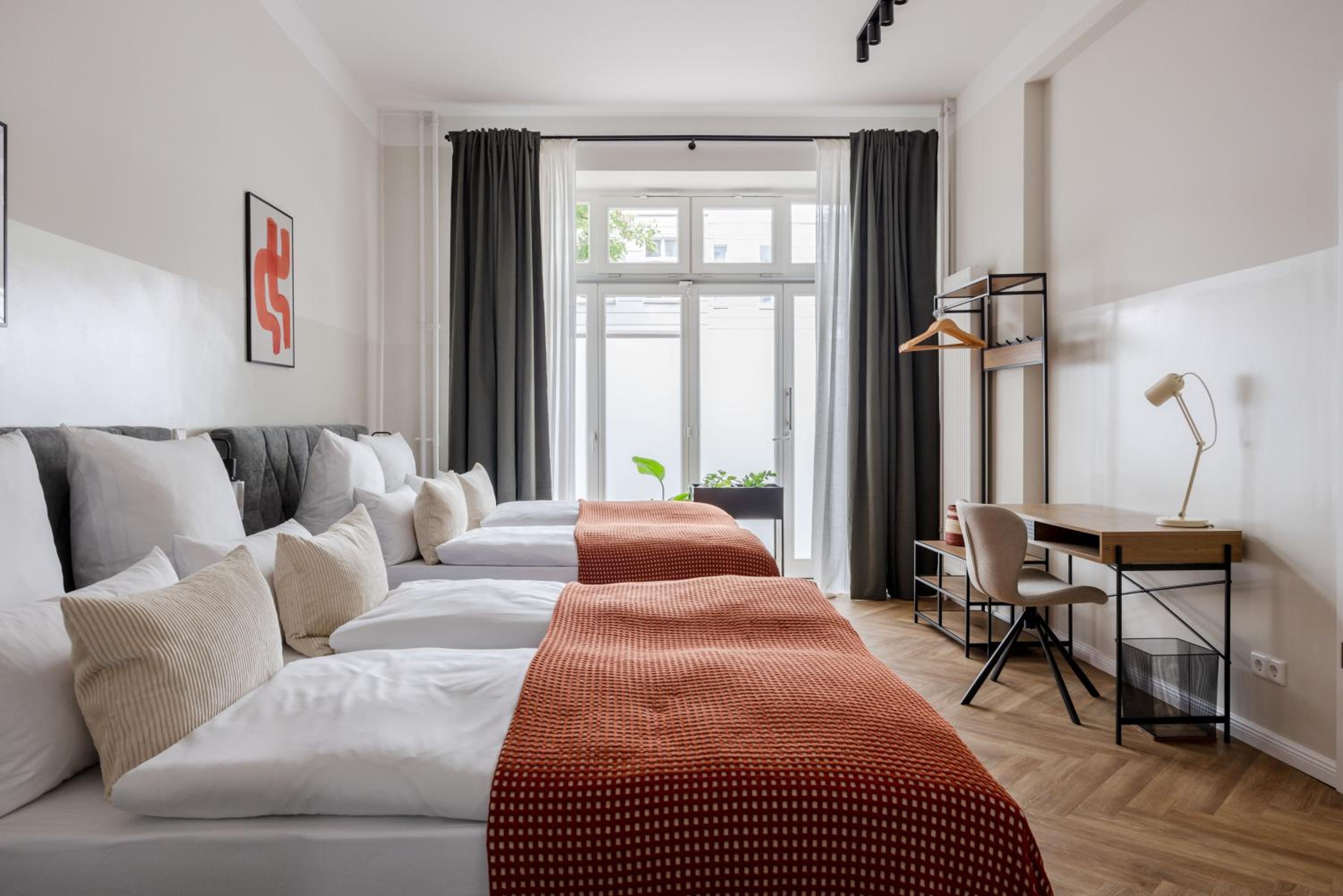 oompH Berlin Minimalist & Mighty - 1 BR hosting up to 6