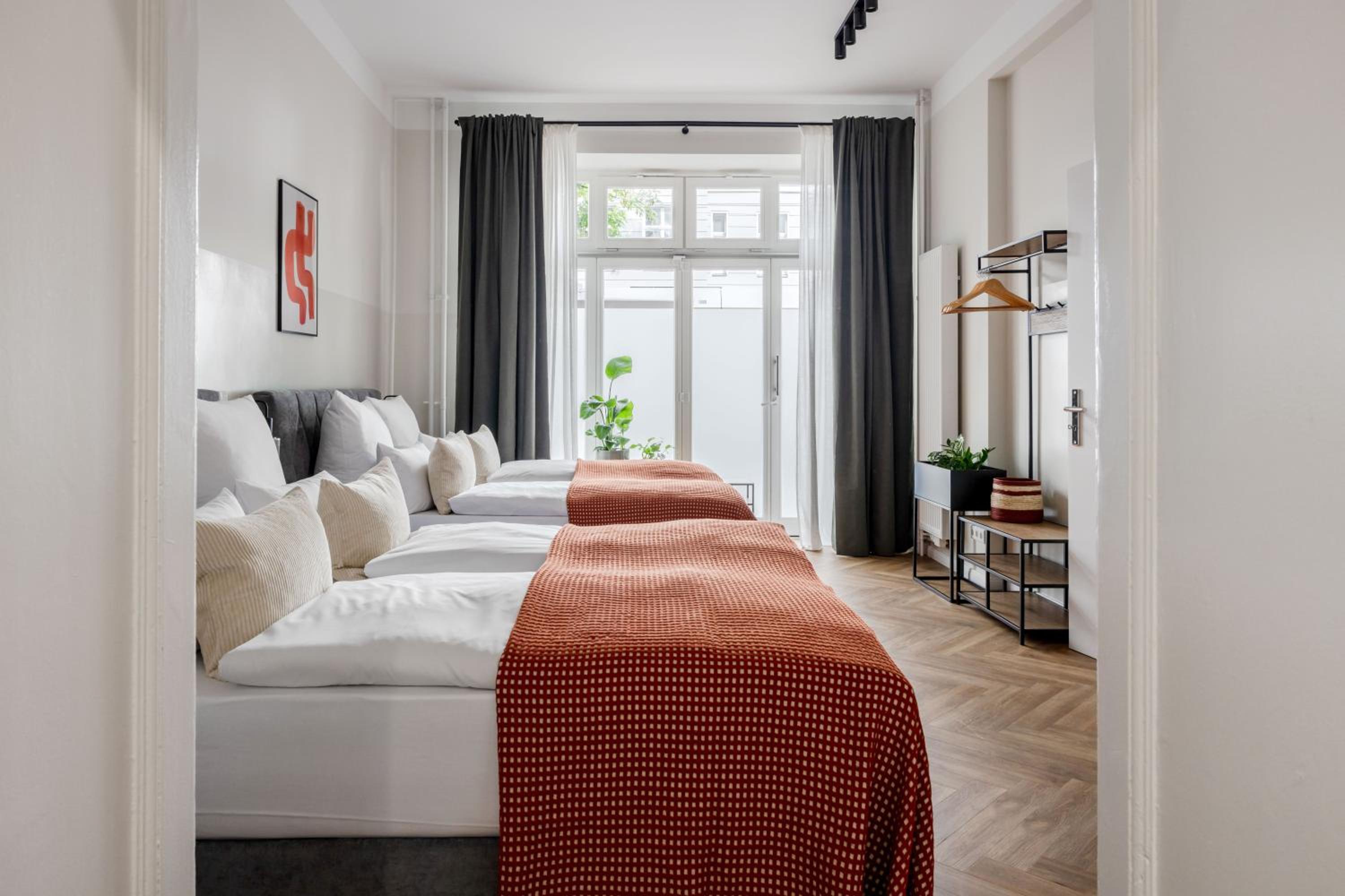 oompH Berlin Minimalist & Mighty - 1 BR hosting up to 6