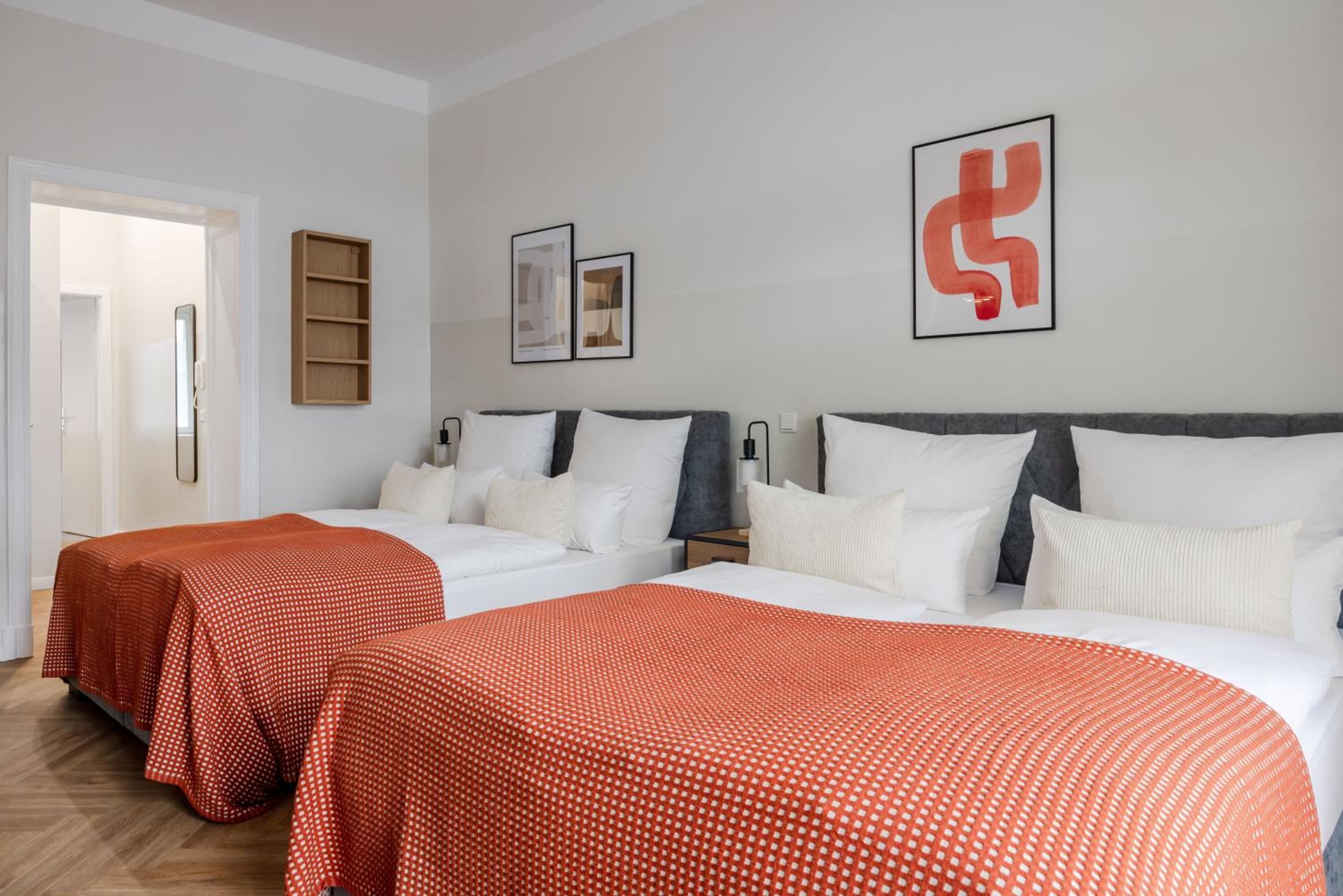 oompH Berlin Minimalist & Mighty - 1 BR hosting up to 6
