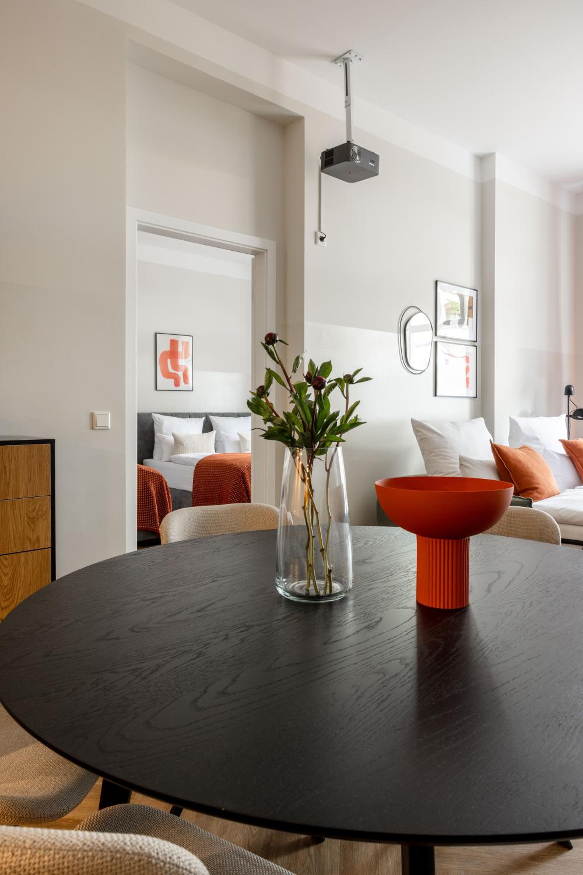 oompH Berlin Minimalist & Mighty - 1 BR hosting up to 6