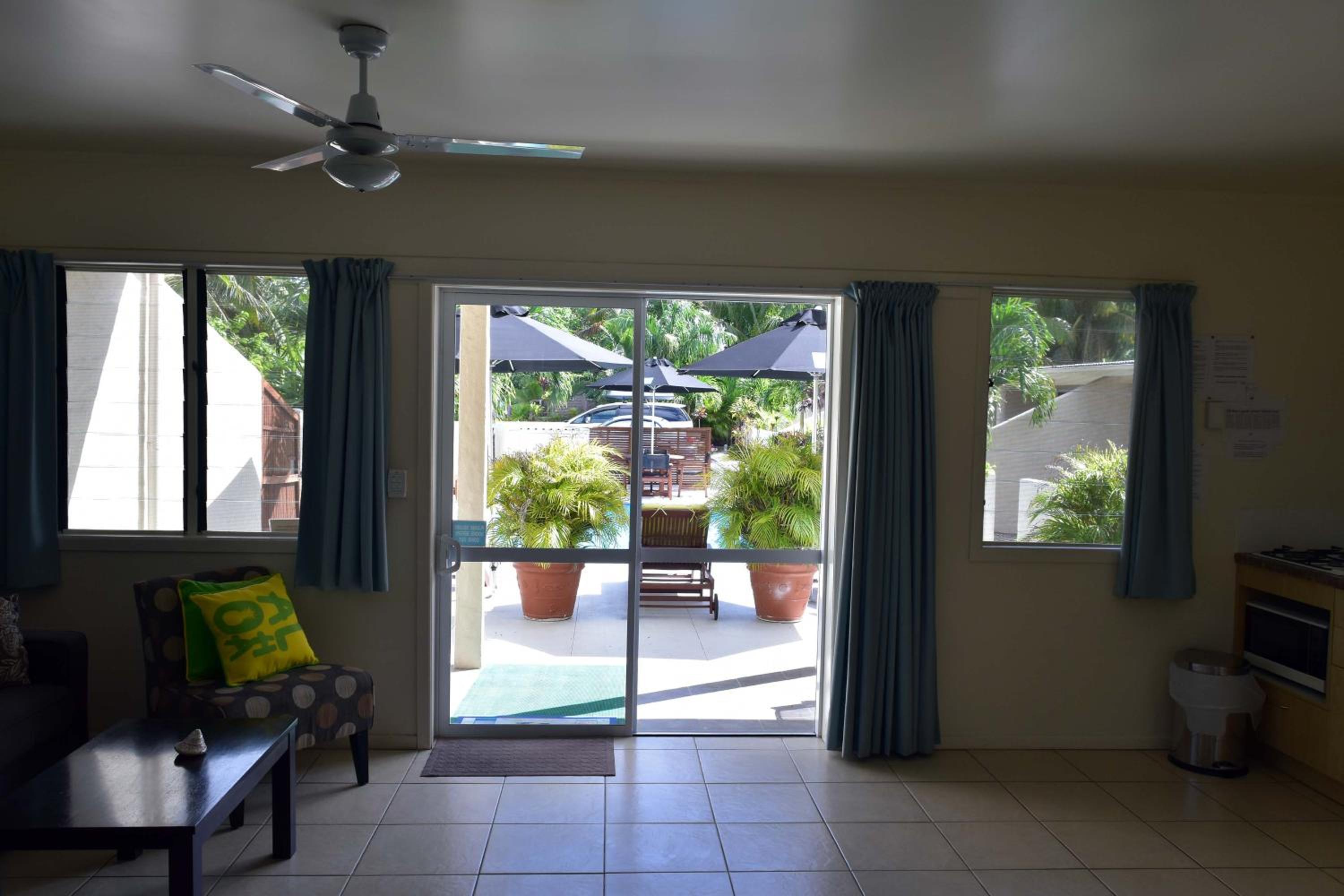 Coral Sands Apartments