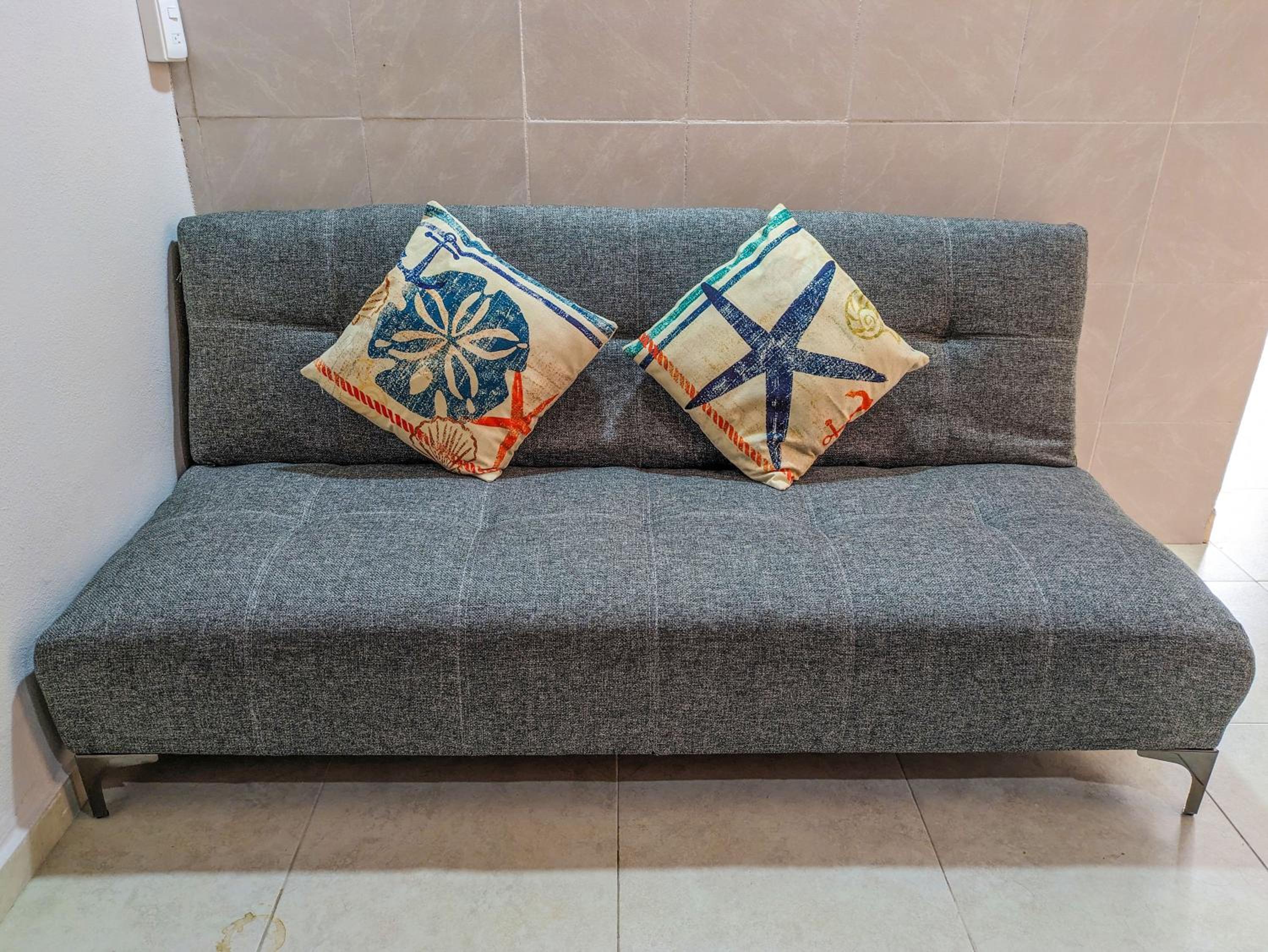 2 Spacious Great Value Units Sleep 8 500m to Beach King Beds Kitchen AC Fast WiFi 1A2A