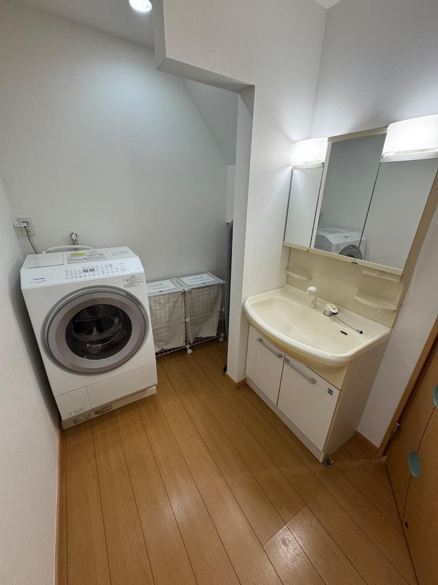 5 Minutes Train to Haneda Airport 2 Bedrooms 5 Beds Fully Equipped 2 Story Private House