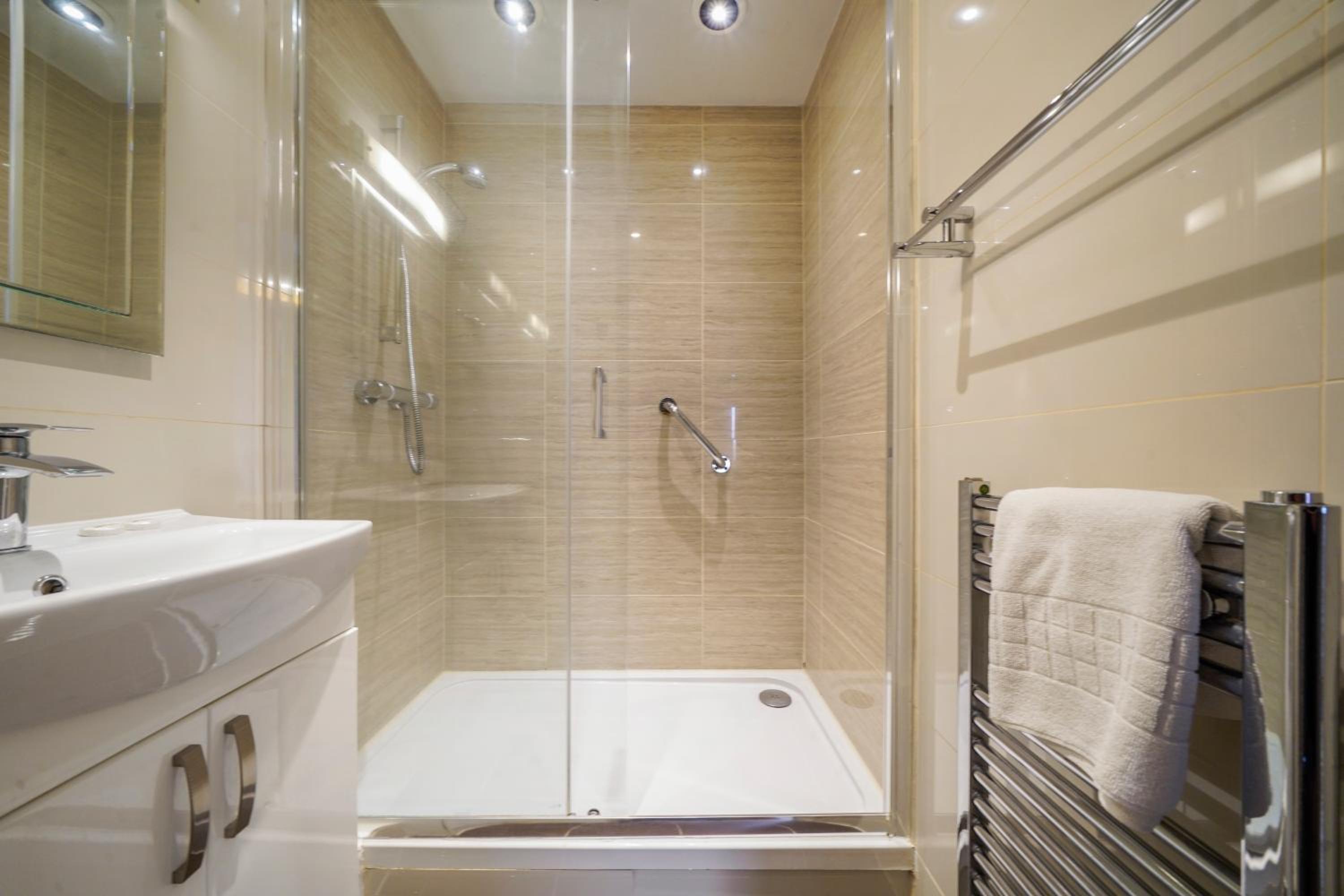 Chic 1 Bed House in Knightsbridge FREE WIFI by City Stay Aparts London