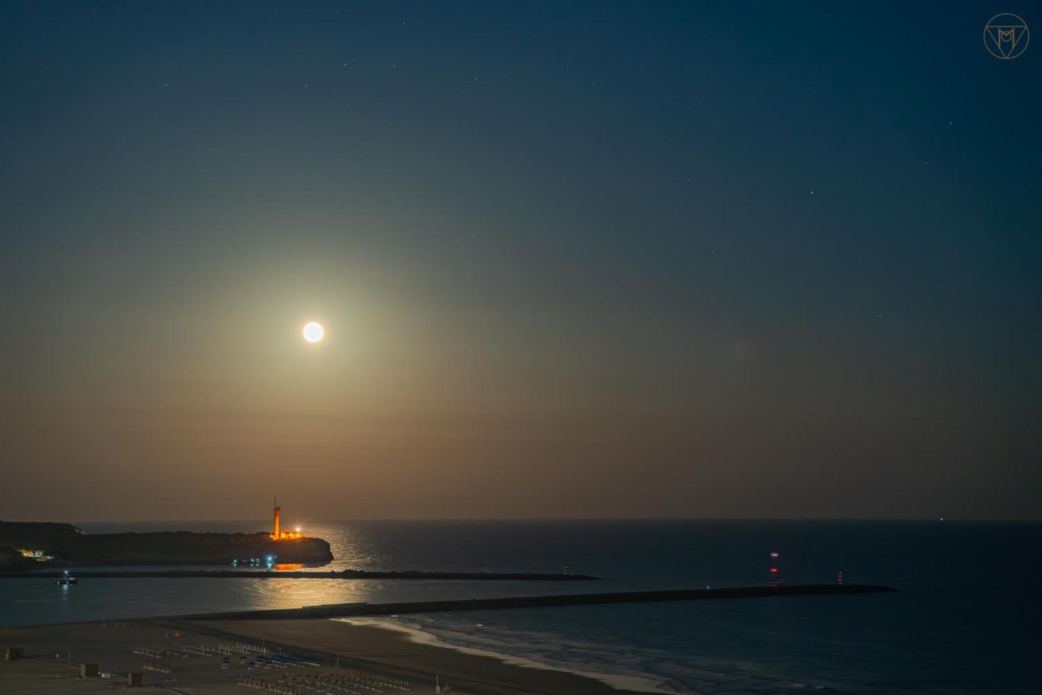 Praia da Rocha - By The Sea