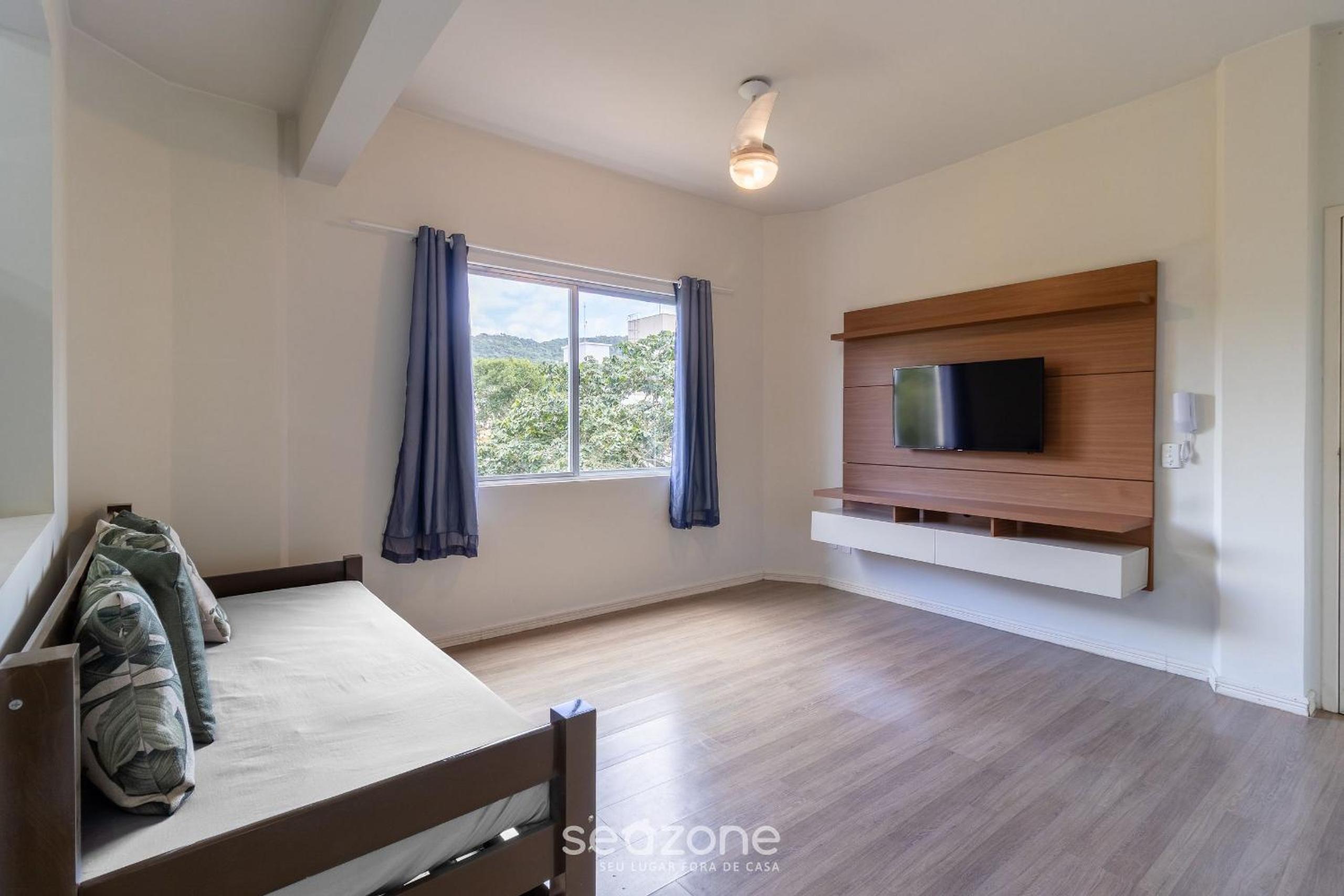 Apt 700m from Ingleses Beach MAB0203