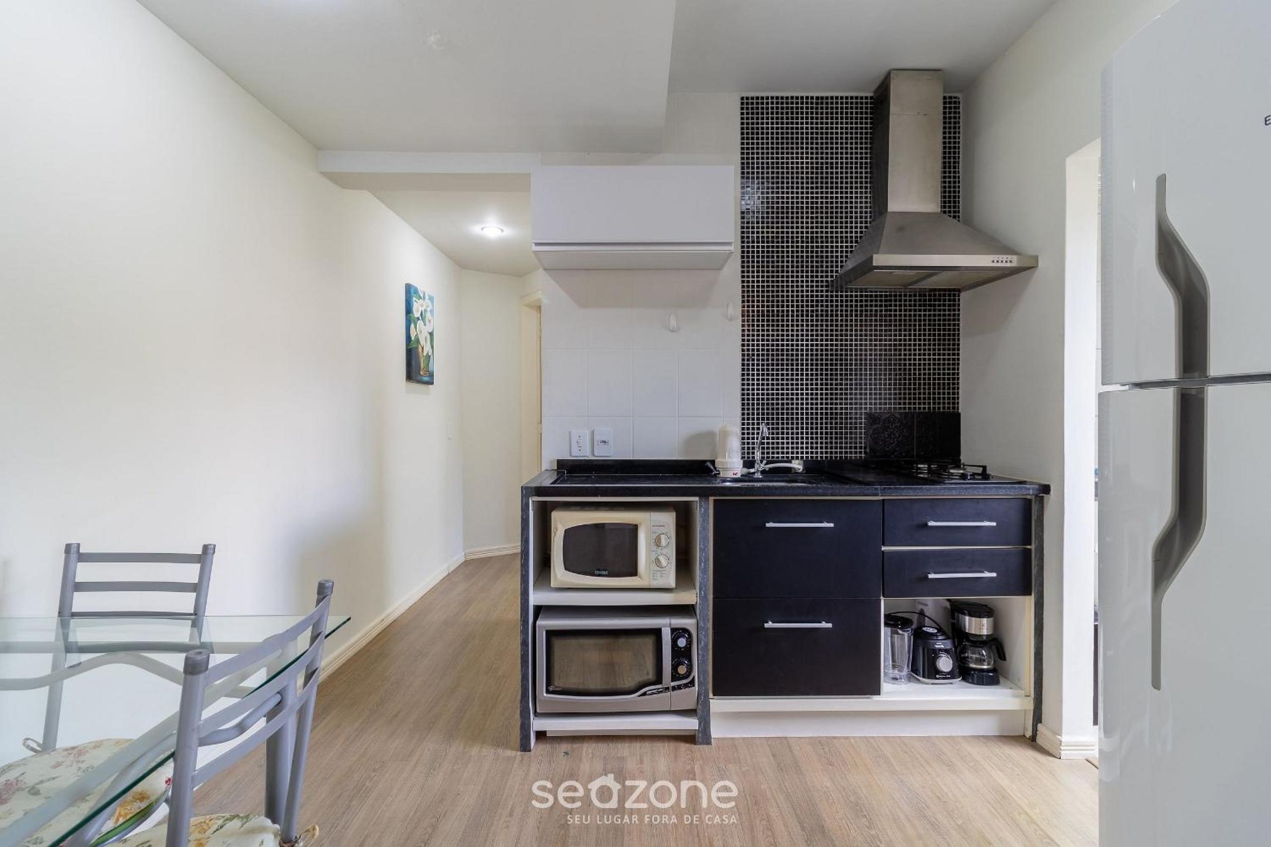 Apt 700m from Ingleses Beach MAB0203