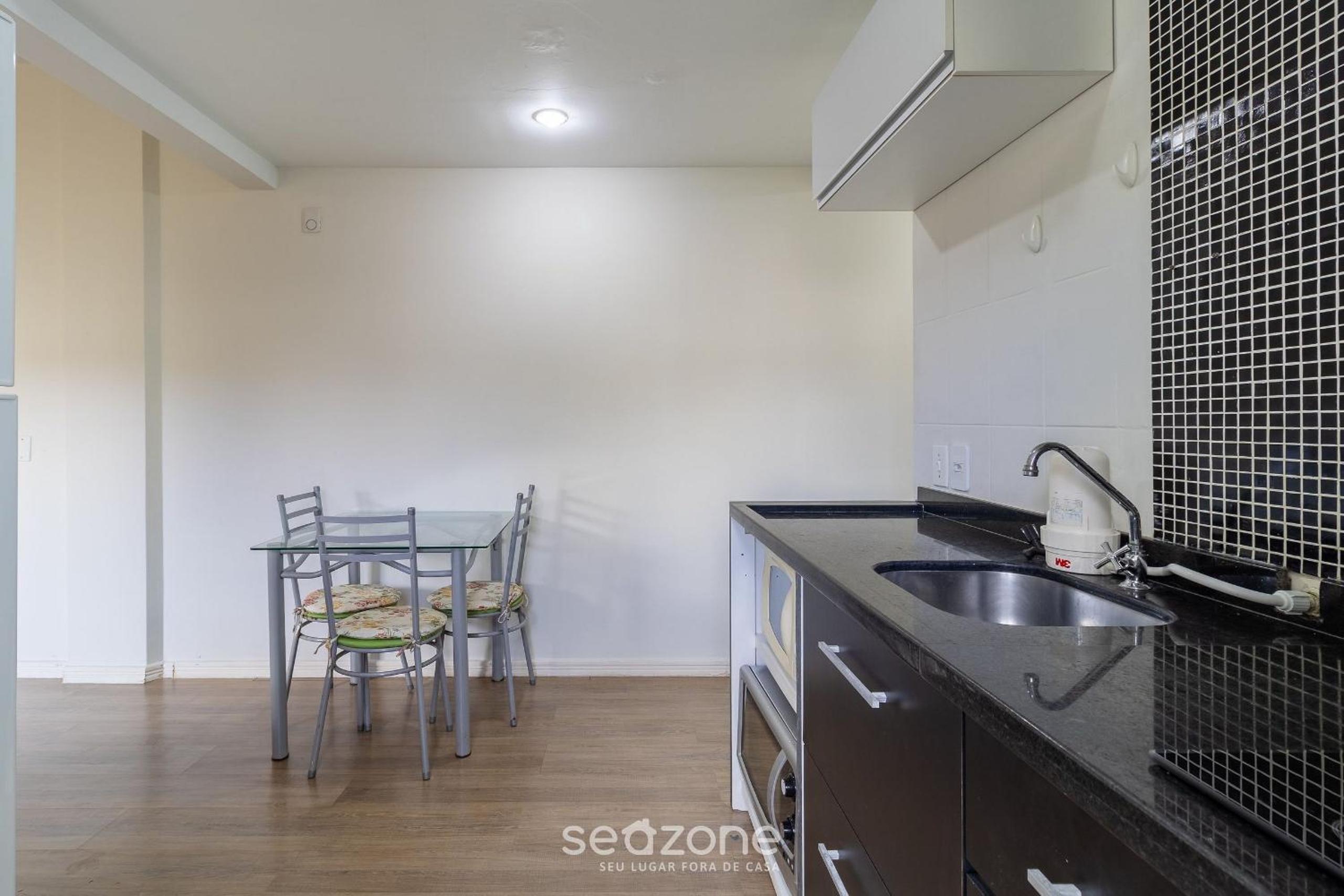 Apt 700m from Ingleses Beach MAB0203