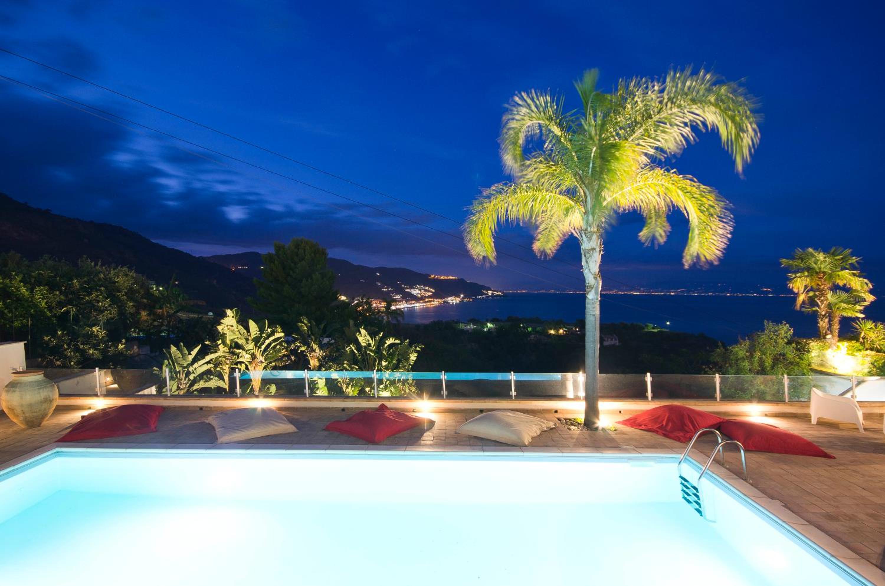 Luxury Taorum villa with spectacular sea views in Taormina