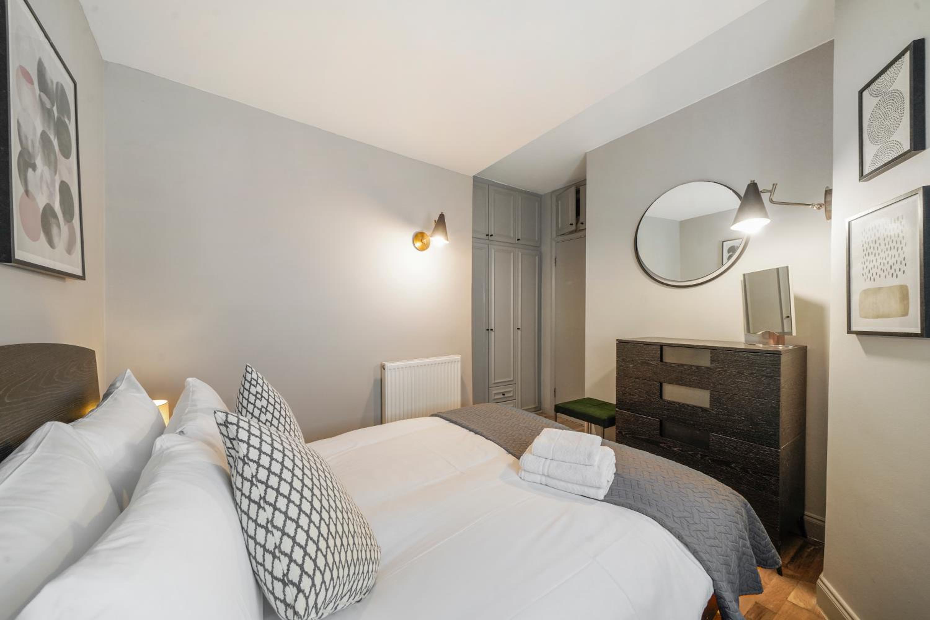 Chic 1 Bed House in Knightsbridge FREE WIFI by City Stay Aparts London
