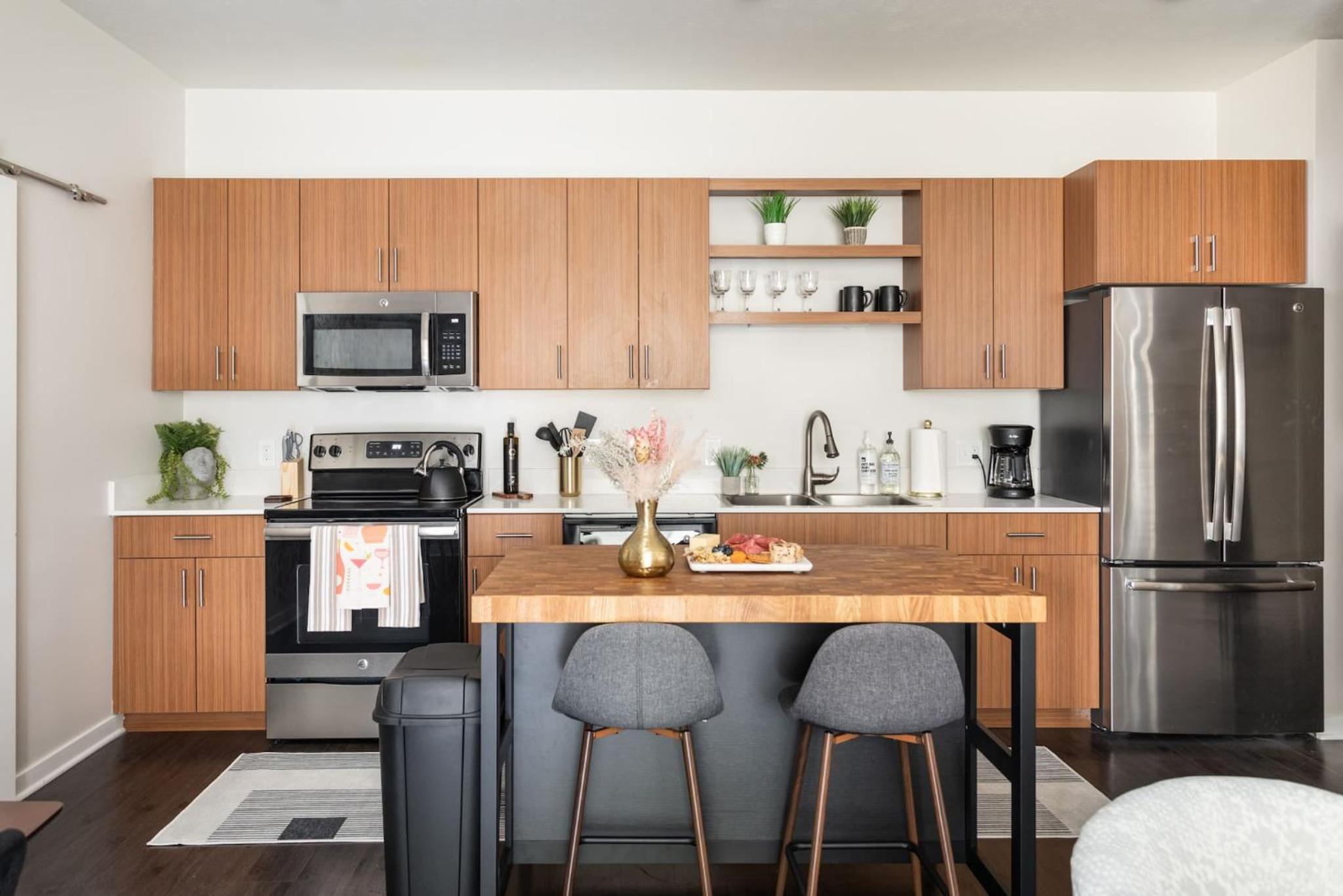 TC Sweet Pea - 2-Bedroom Condo Near Downtown TC!