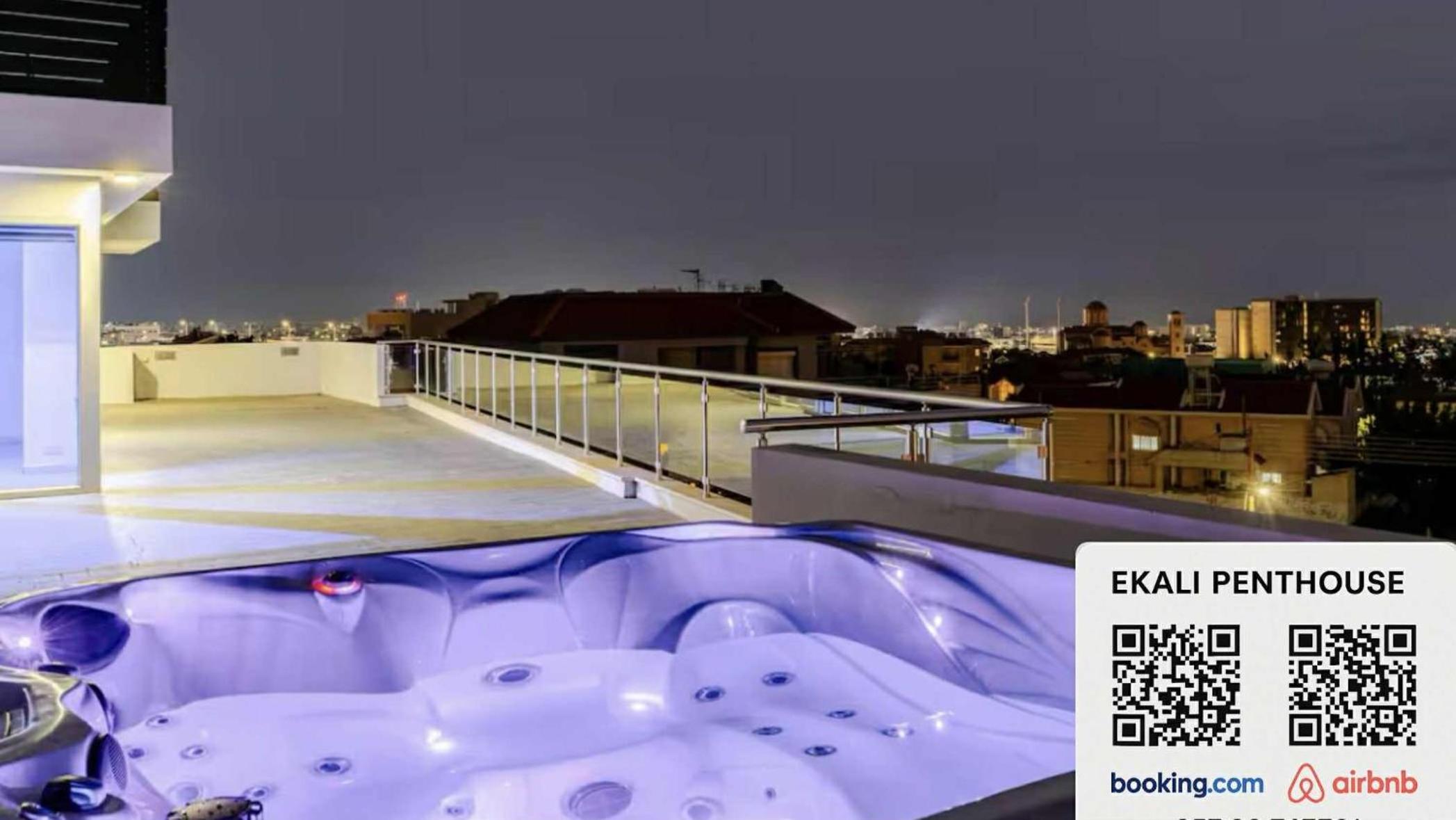 Penthouse with outdoor hottub