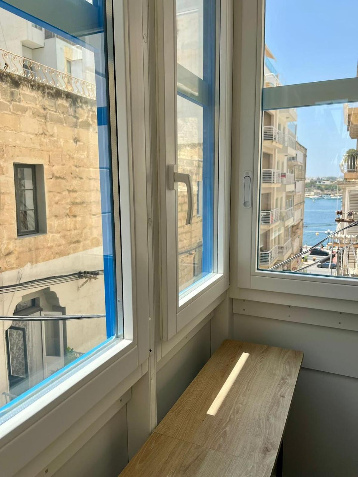 Sea View Duplex - Sliema Centre