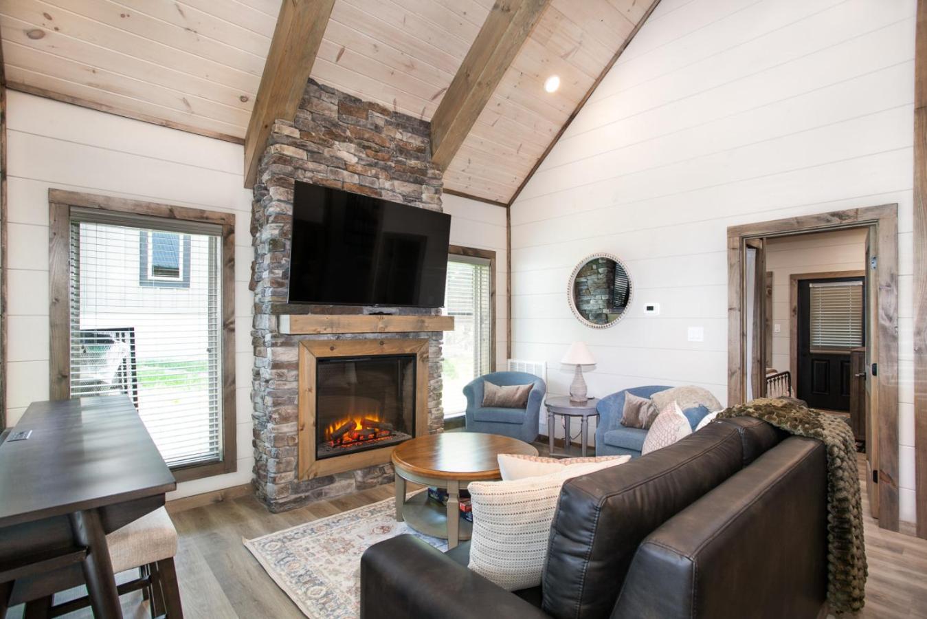 Winding Down: Modern Cabin Retreat