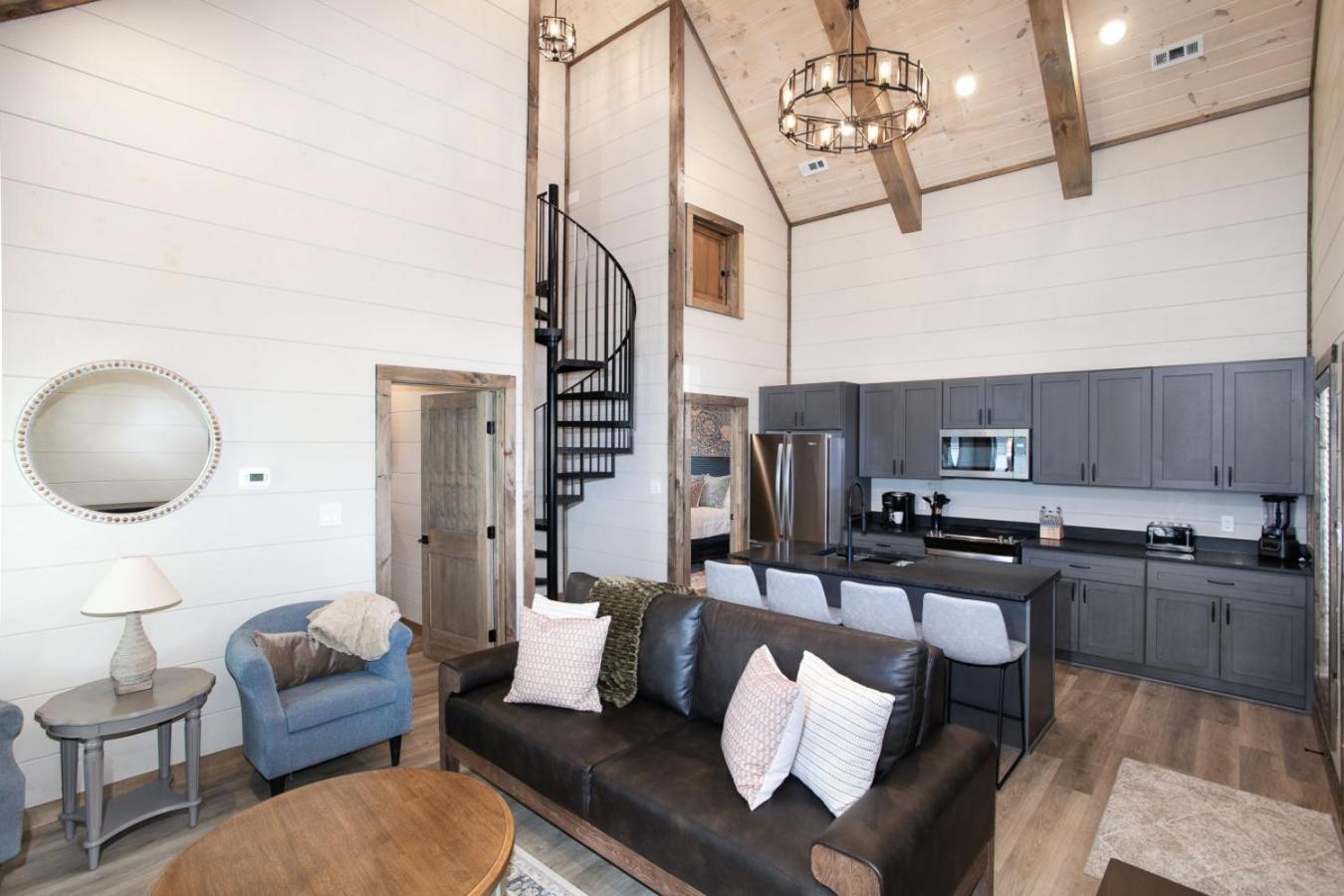 Winding Down: Modern Cabin Retreat