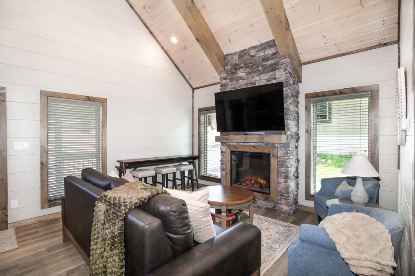 Winding Down: Modern Cabin Retreat