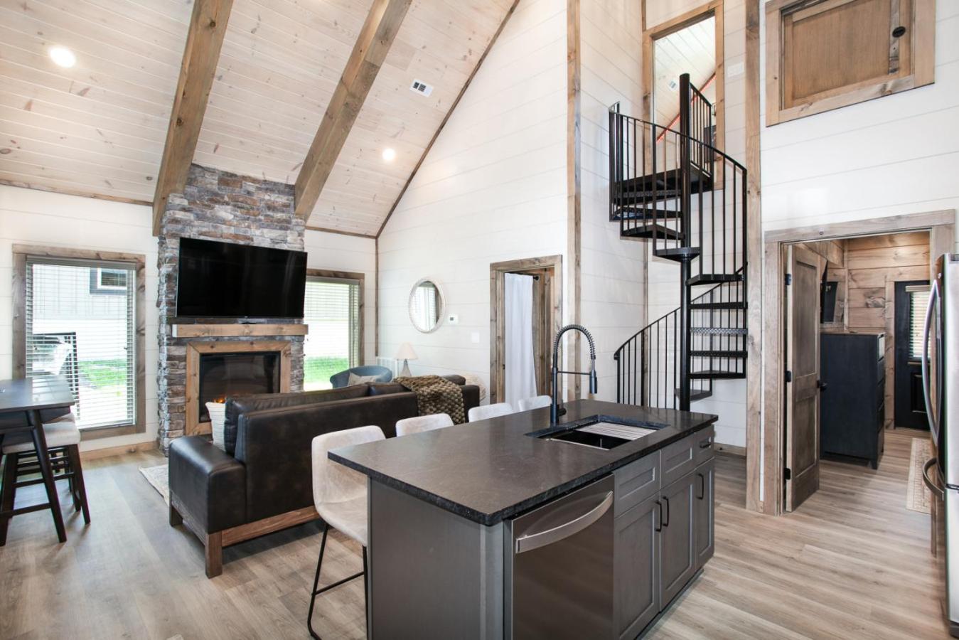 Winding Down: Modern Cabin Retreat