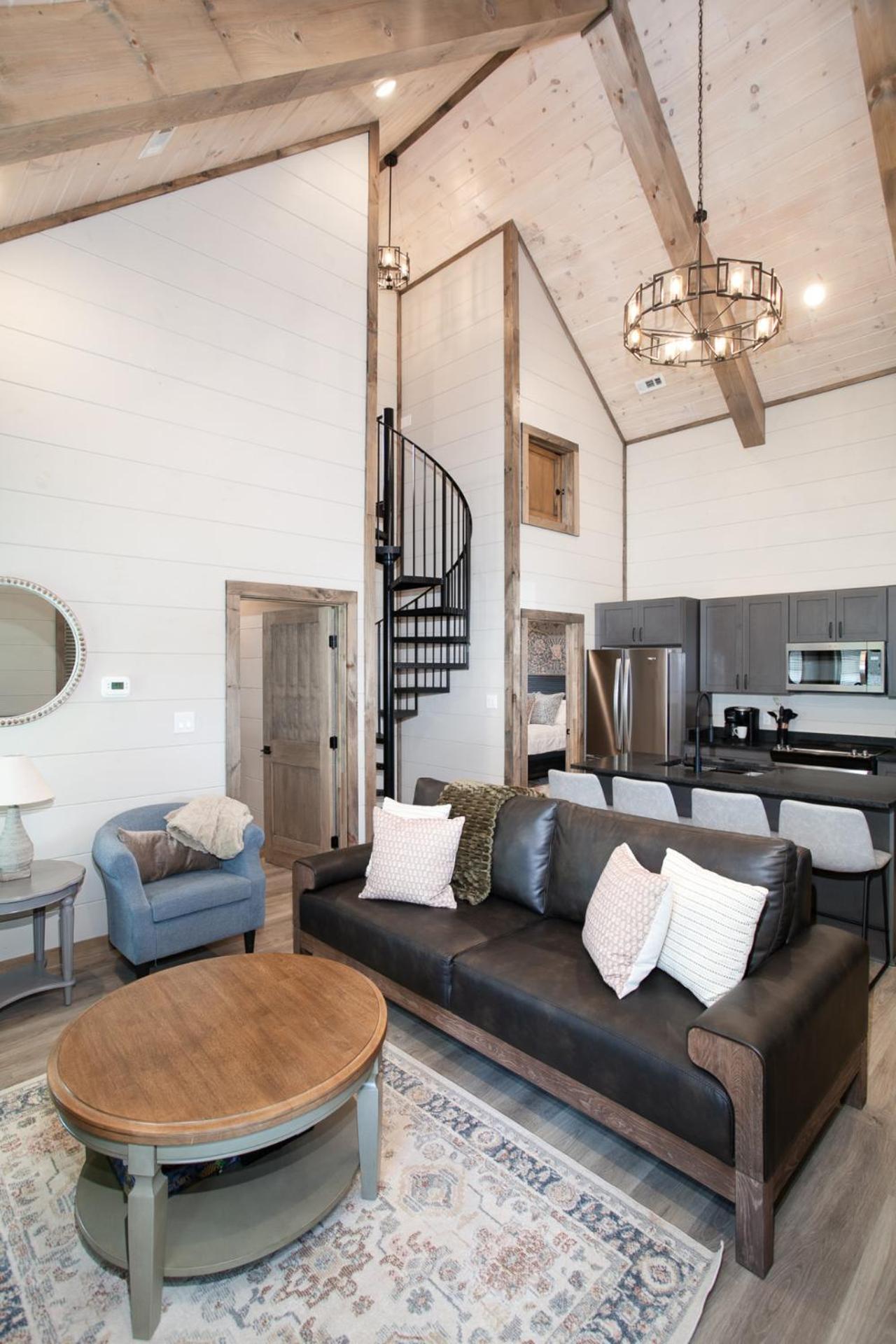 Winding Down: Modern Cabin Retreat