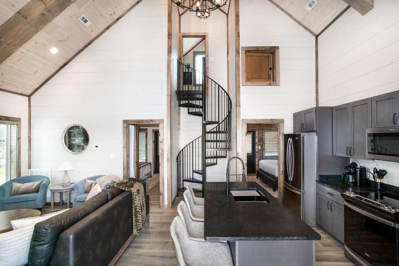 Winding Down: Modern Cabin Retreat