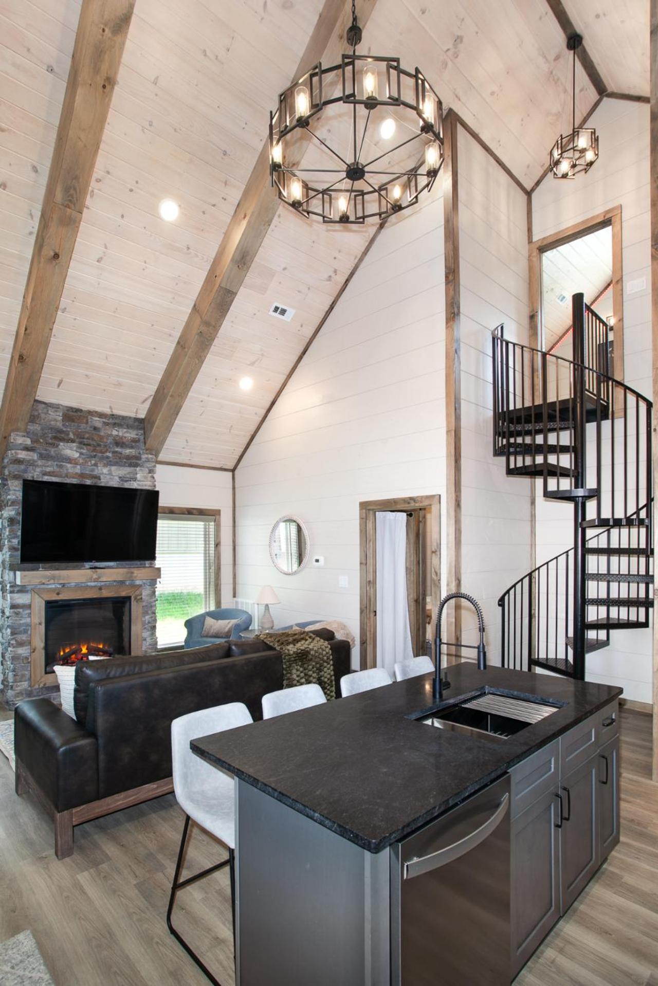 Winding Down: Modern Cabin Retreat