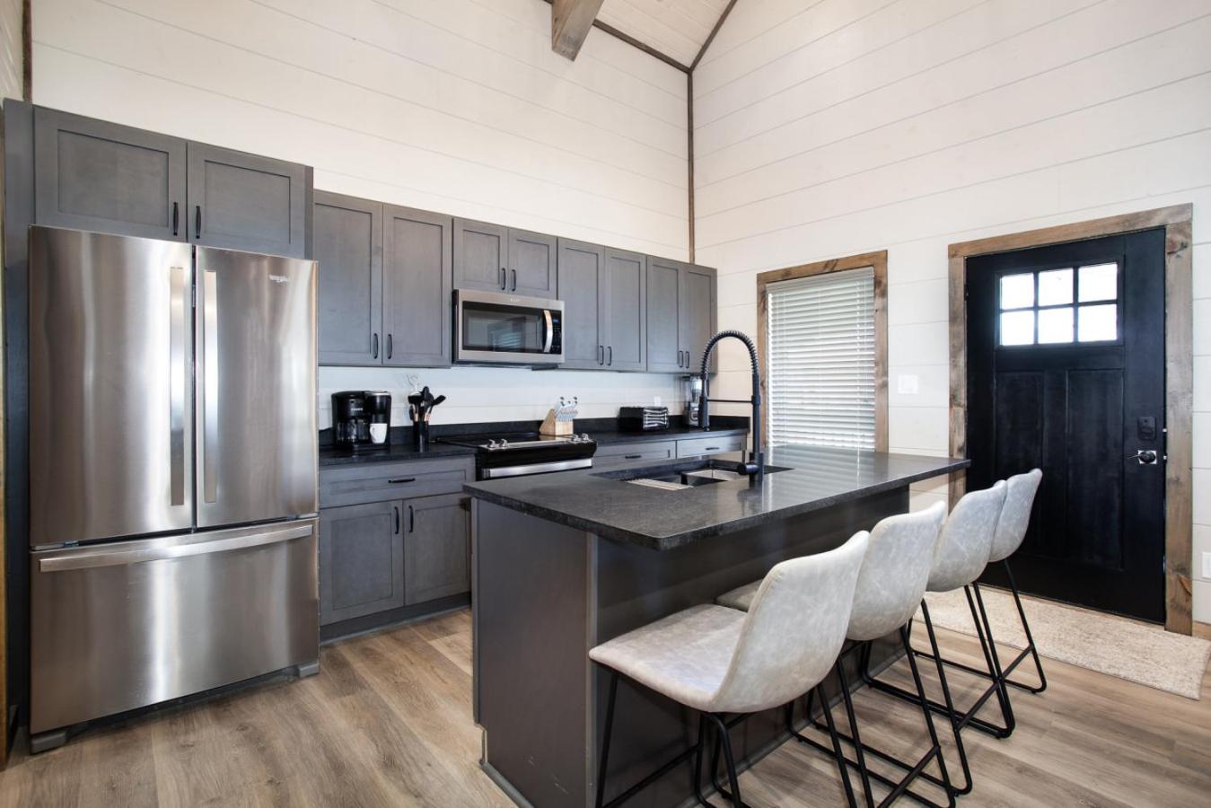 Winding Down: Modern Cabin Retreat