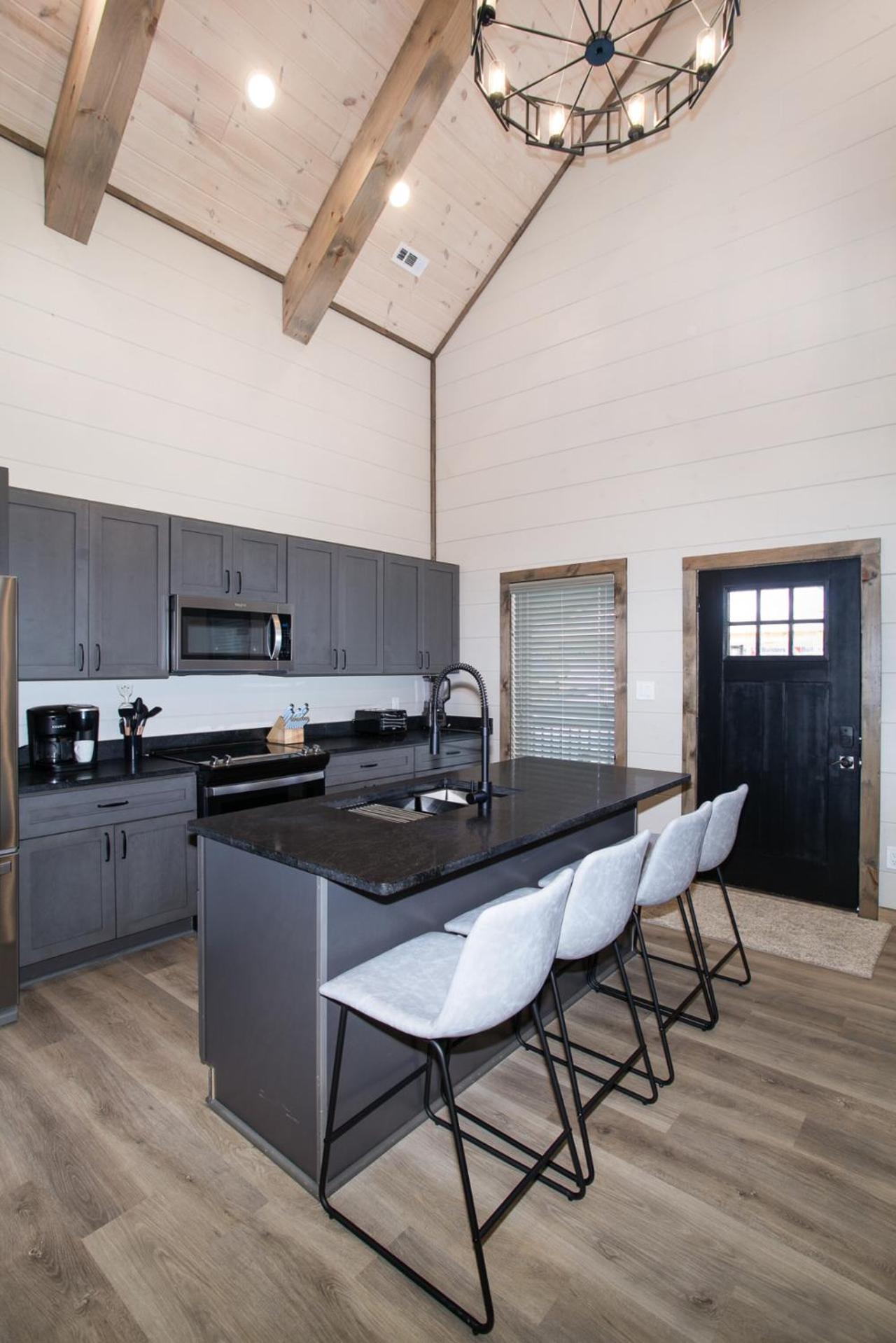 Winding Down: Modern Cabin Retreat