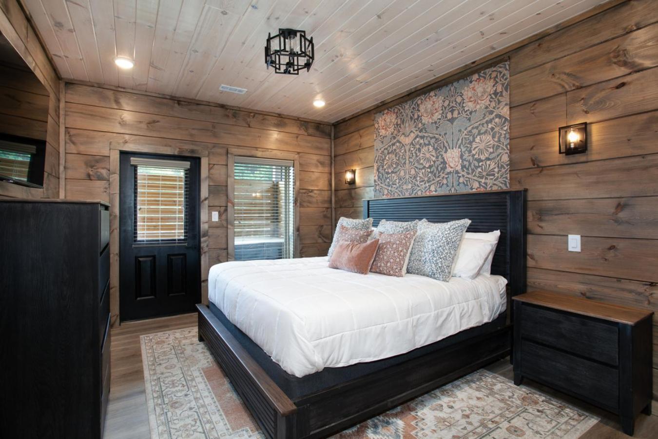 Winding Down: Modern Cabin Retreat