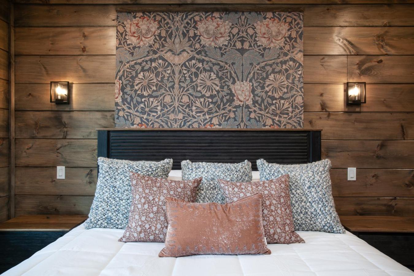 Winding Down: Modern Cabin Retreat