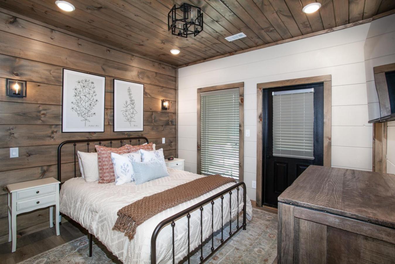 Winding Down: Modern Cabin Retreat