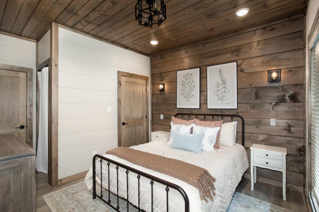 Winding Down: Modern Cabin Retreat