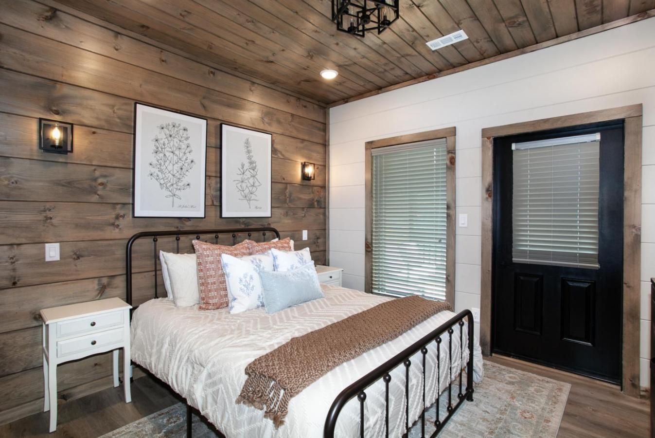 Winding Down: Modern Cabin Retreat